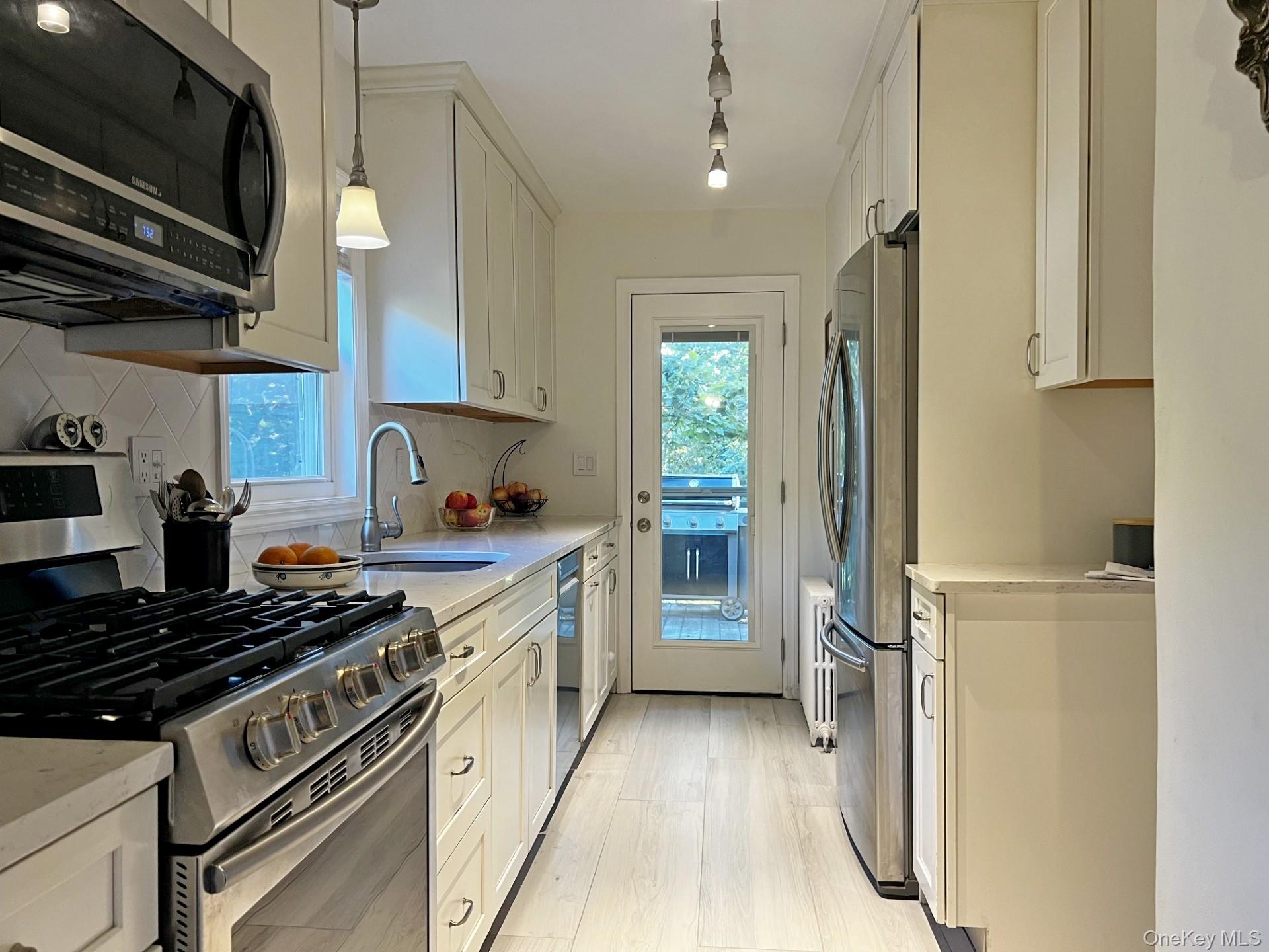 234 Ferdon Avenue – For Rent photo 6