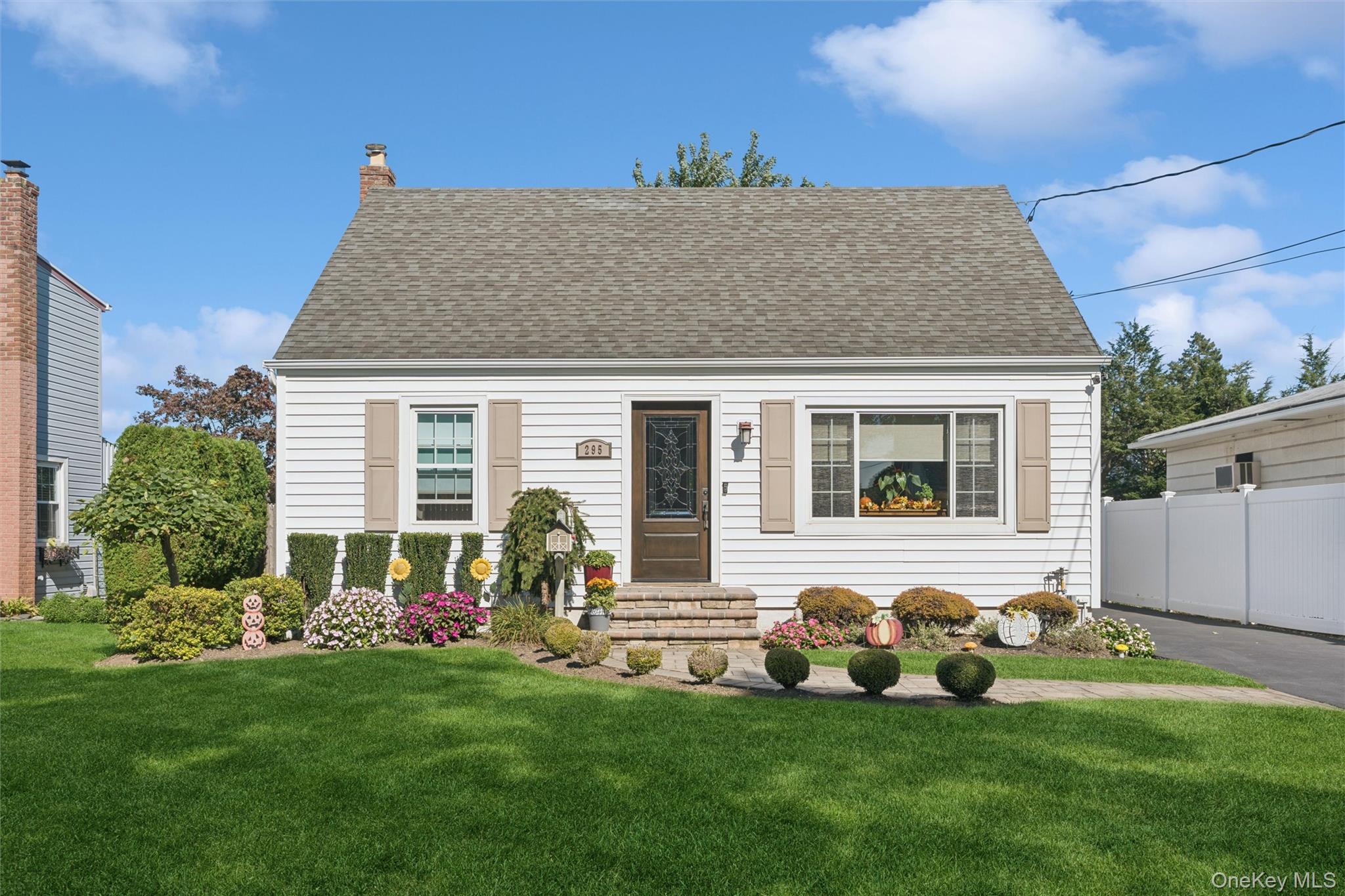 295 N Atlanta Avenue – For Sale