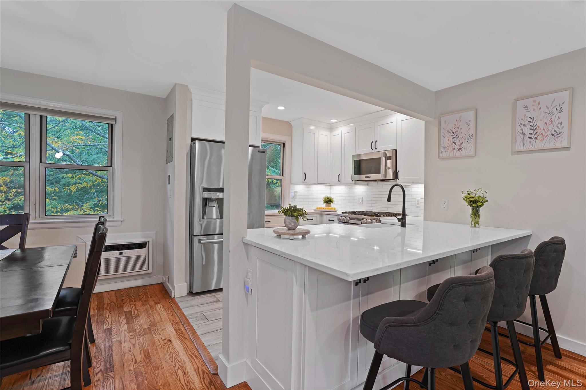 135 S Buckhout Street, Unit 135 photo 4