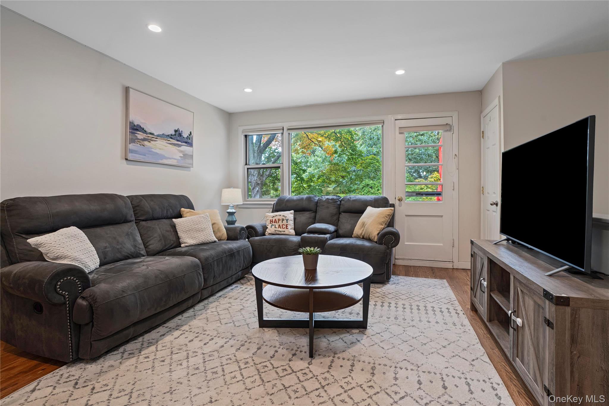 135 S Buckhout Street, Unit 135 photo 11