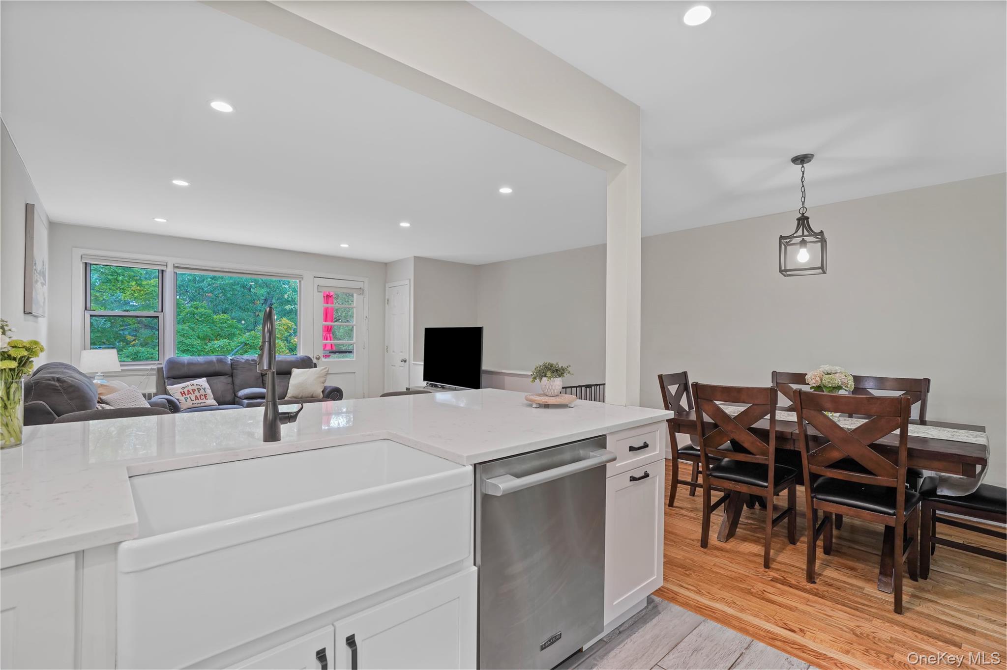 135 S Buckhout Street, Unit 135 photo 9