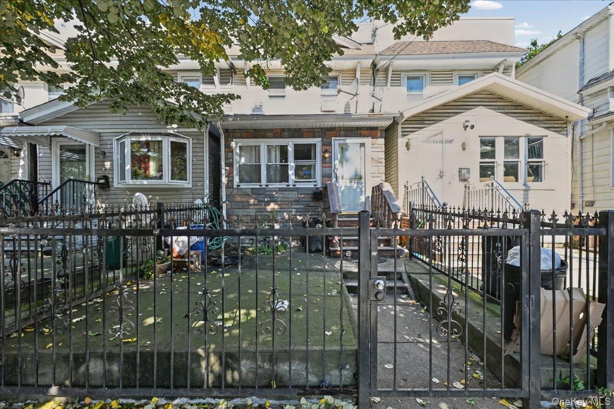 11507 103rd Avenue – For Sale