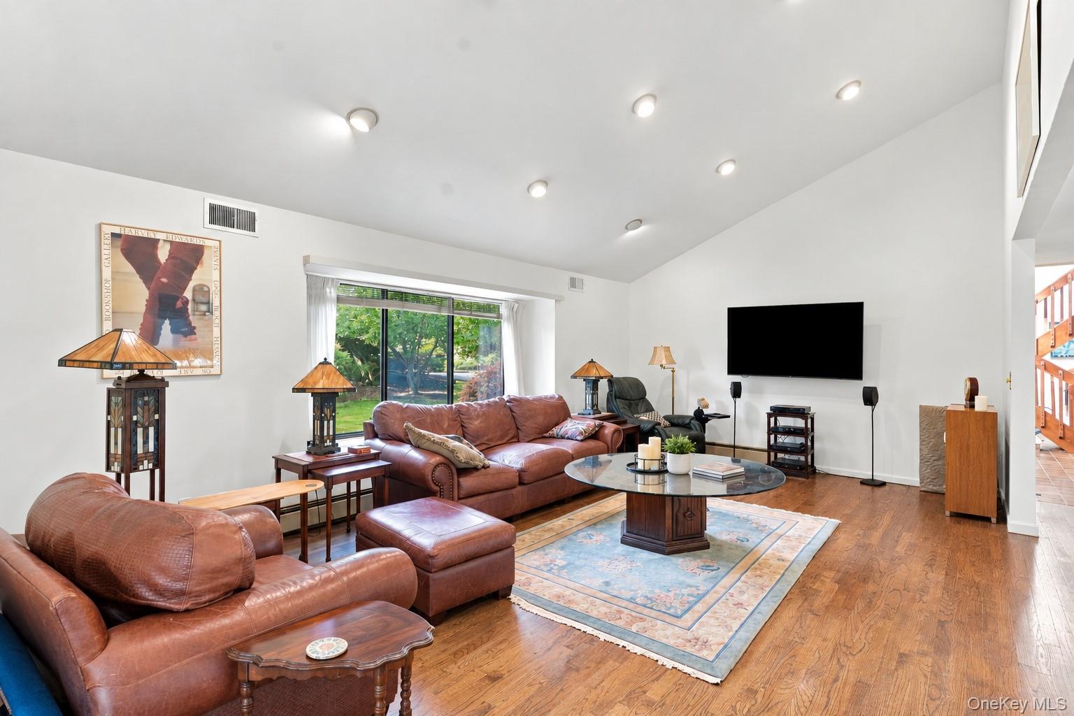 1 Kings Grant Way – For Sale photo 16