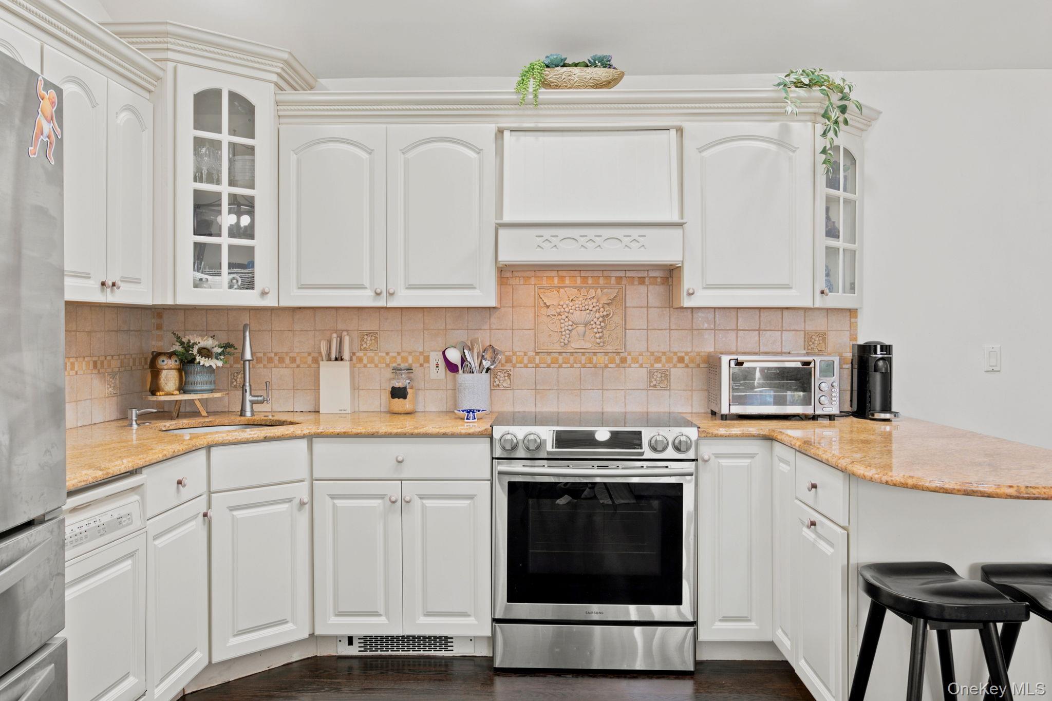 2125 Franklin Avenue – For Sale photo 5