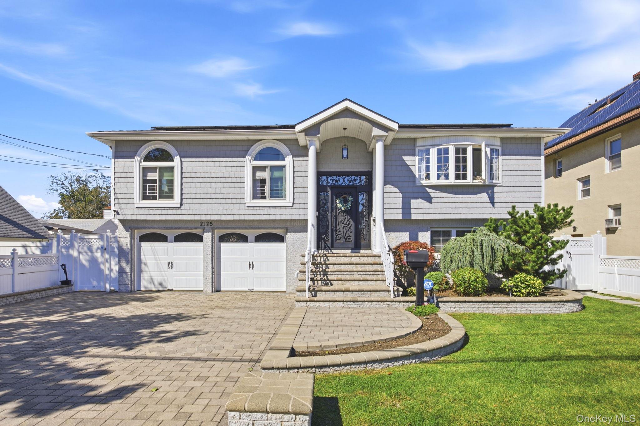 2125 Franklin Avenue – For Sale