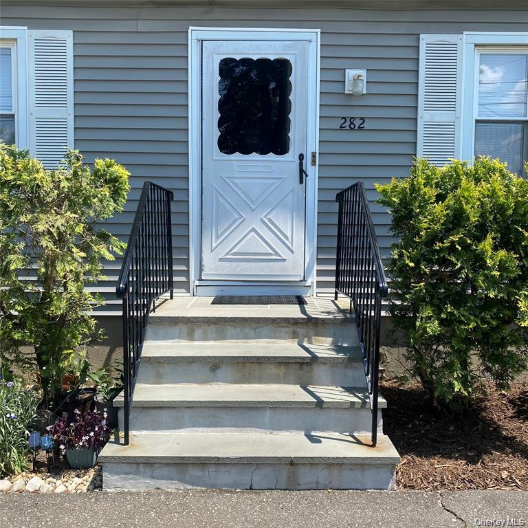 282 Laurel Road, Unit B photo 2
