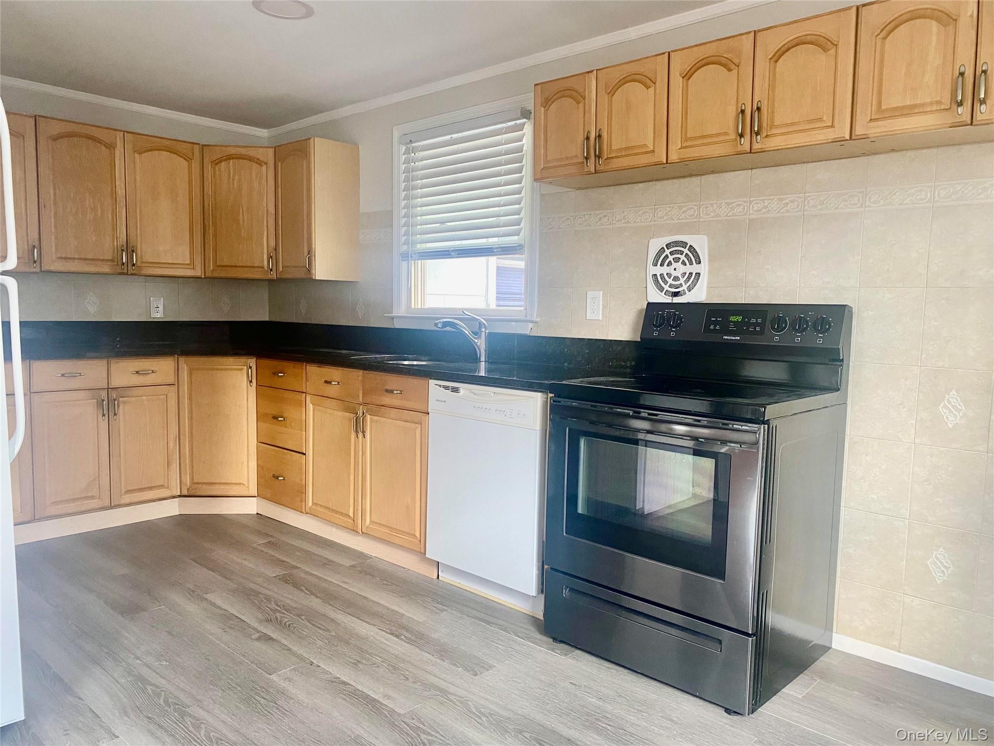282 Laurel Road, Unit B photo 3