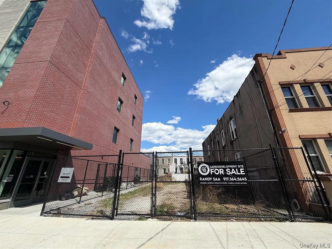 465A Cleveland Street – For Sale