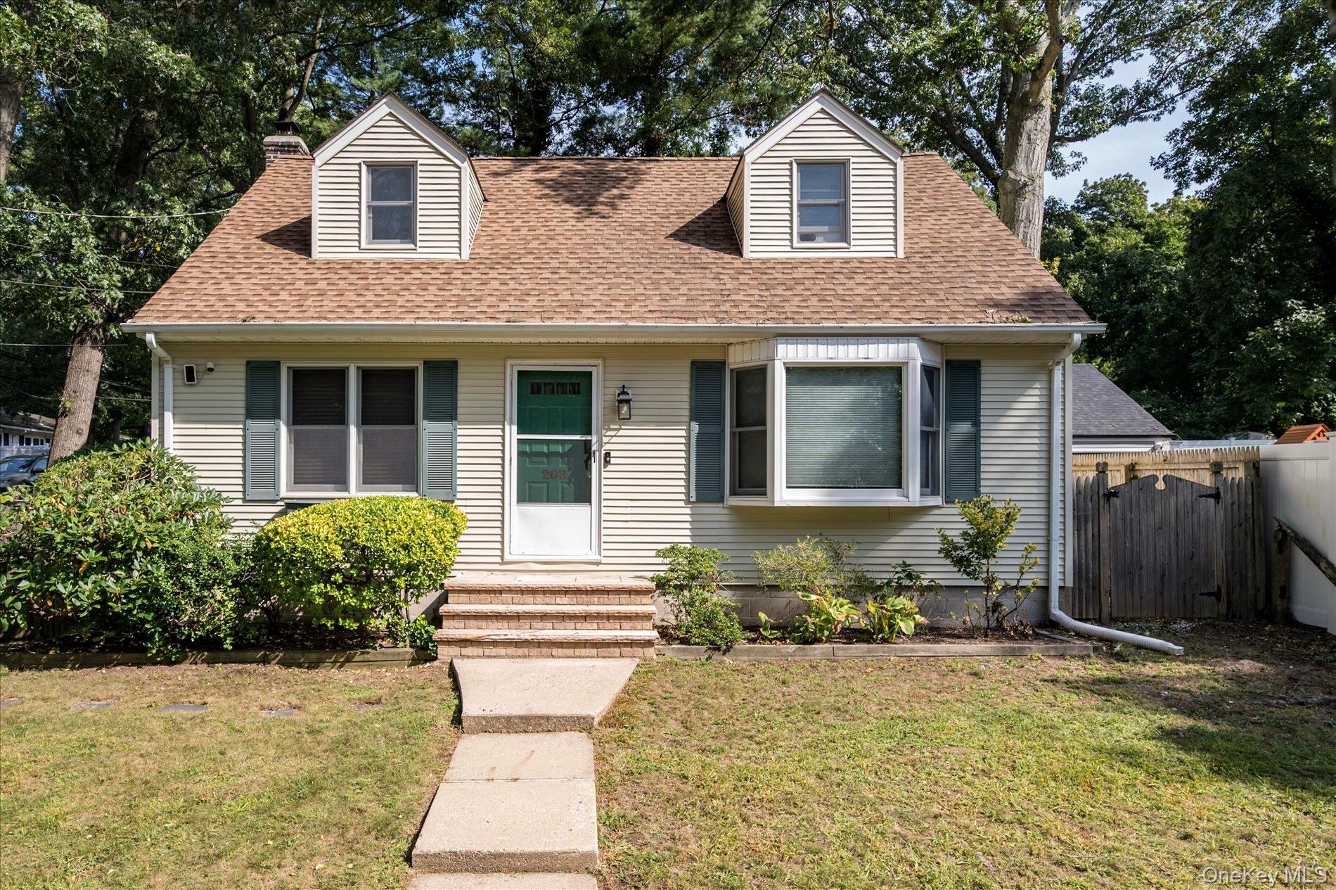 208 Melville Road – For Sale