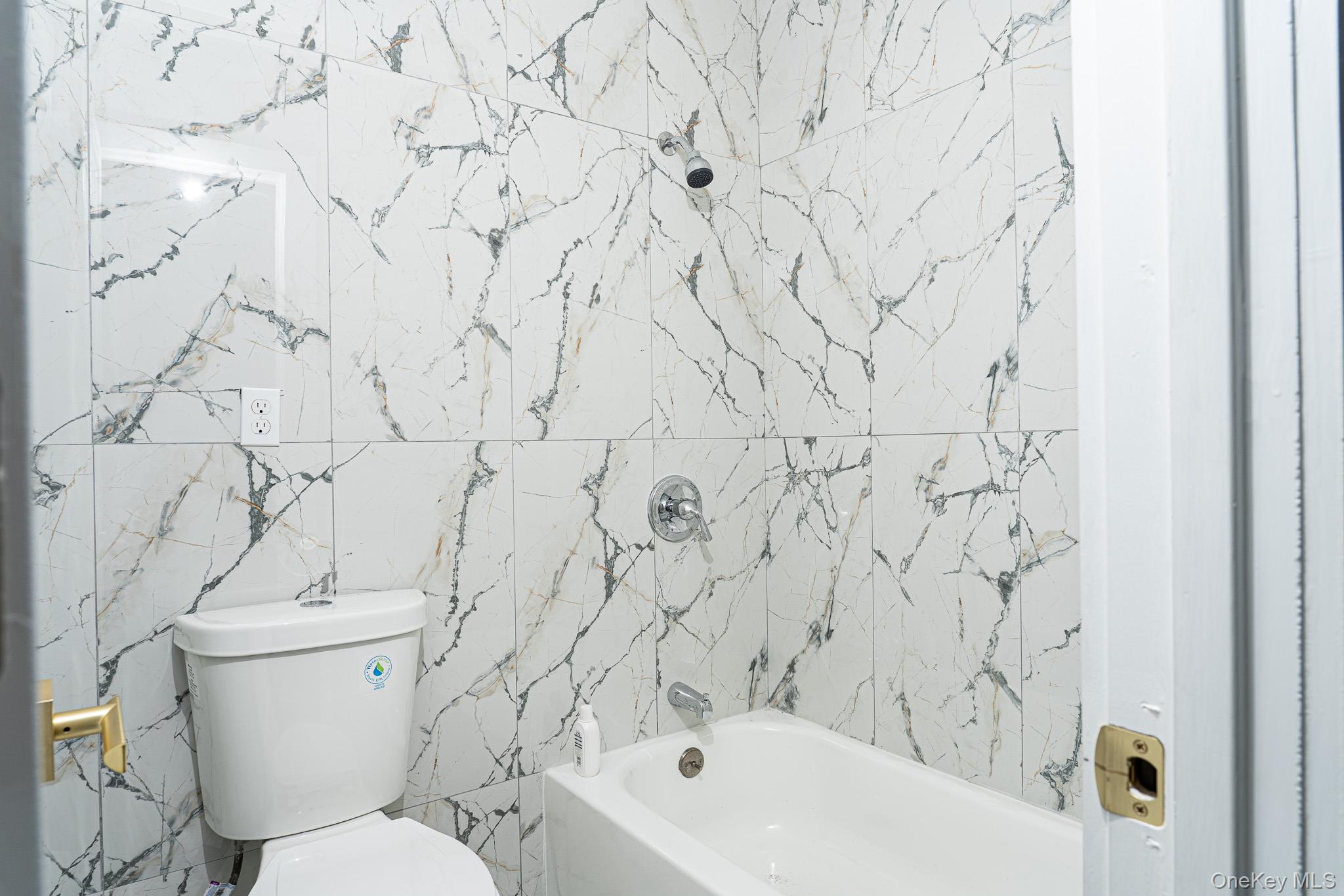 18 Twin Avenue, Unit 304 photo 30
