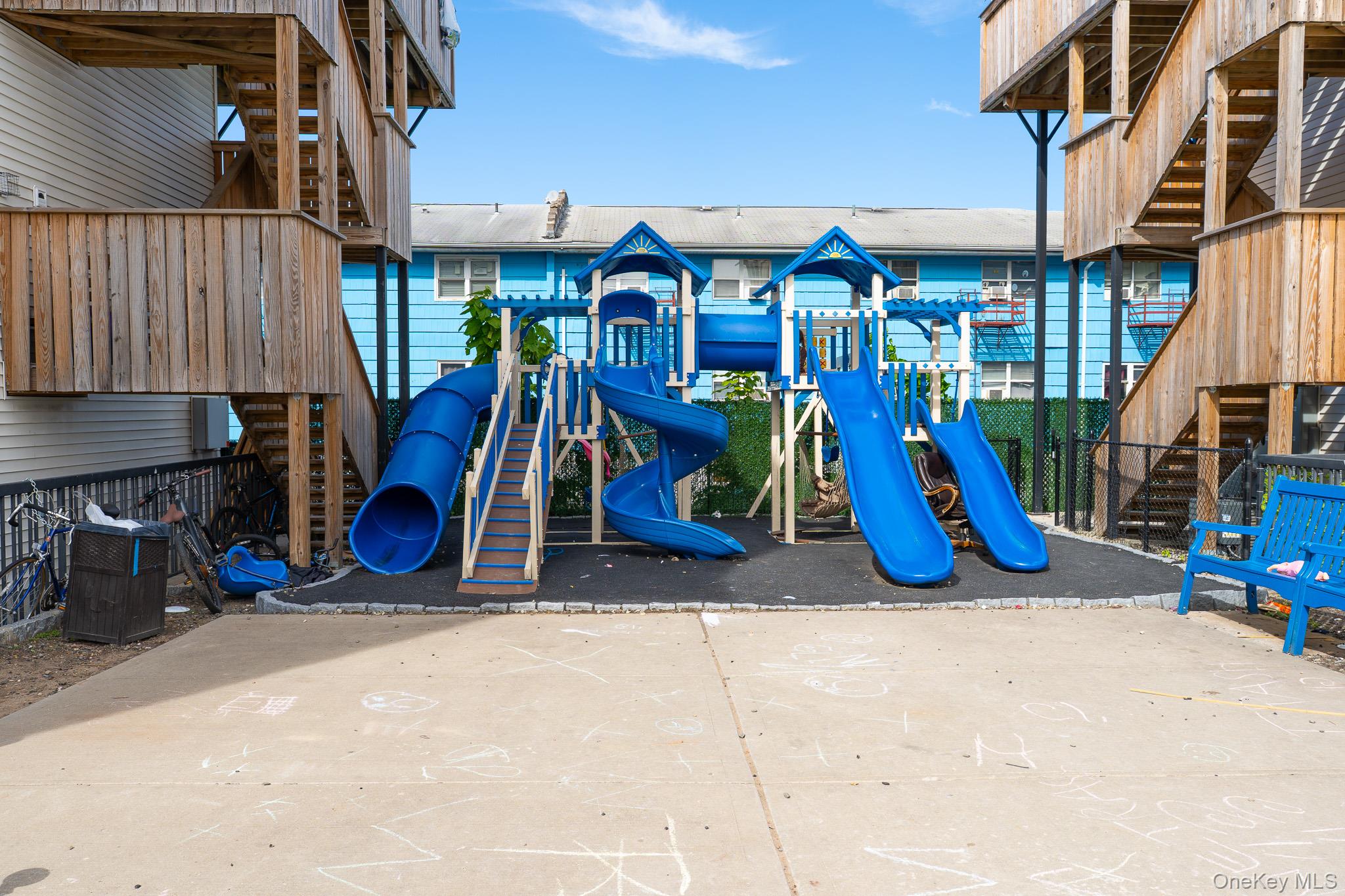 18 Twin Avenue, Unit 304 photo 34