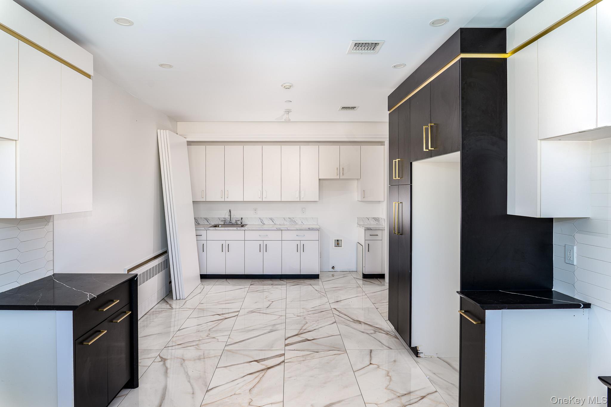 18 Twin Avenue, Unit 304 photo 11