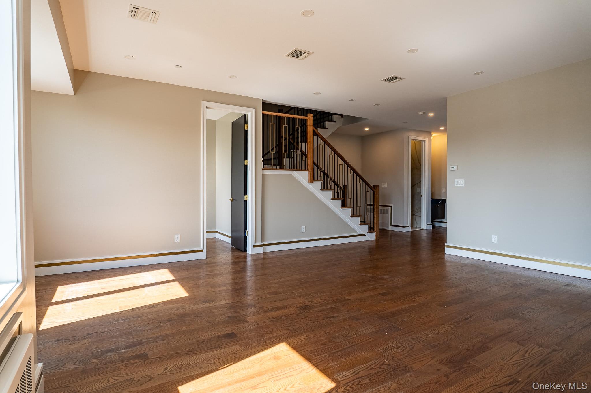 18 Twin Avenue, Unit 304 photo 4