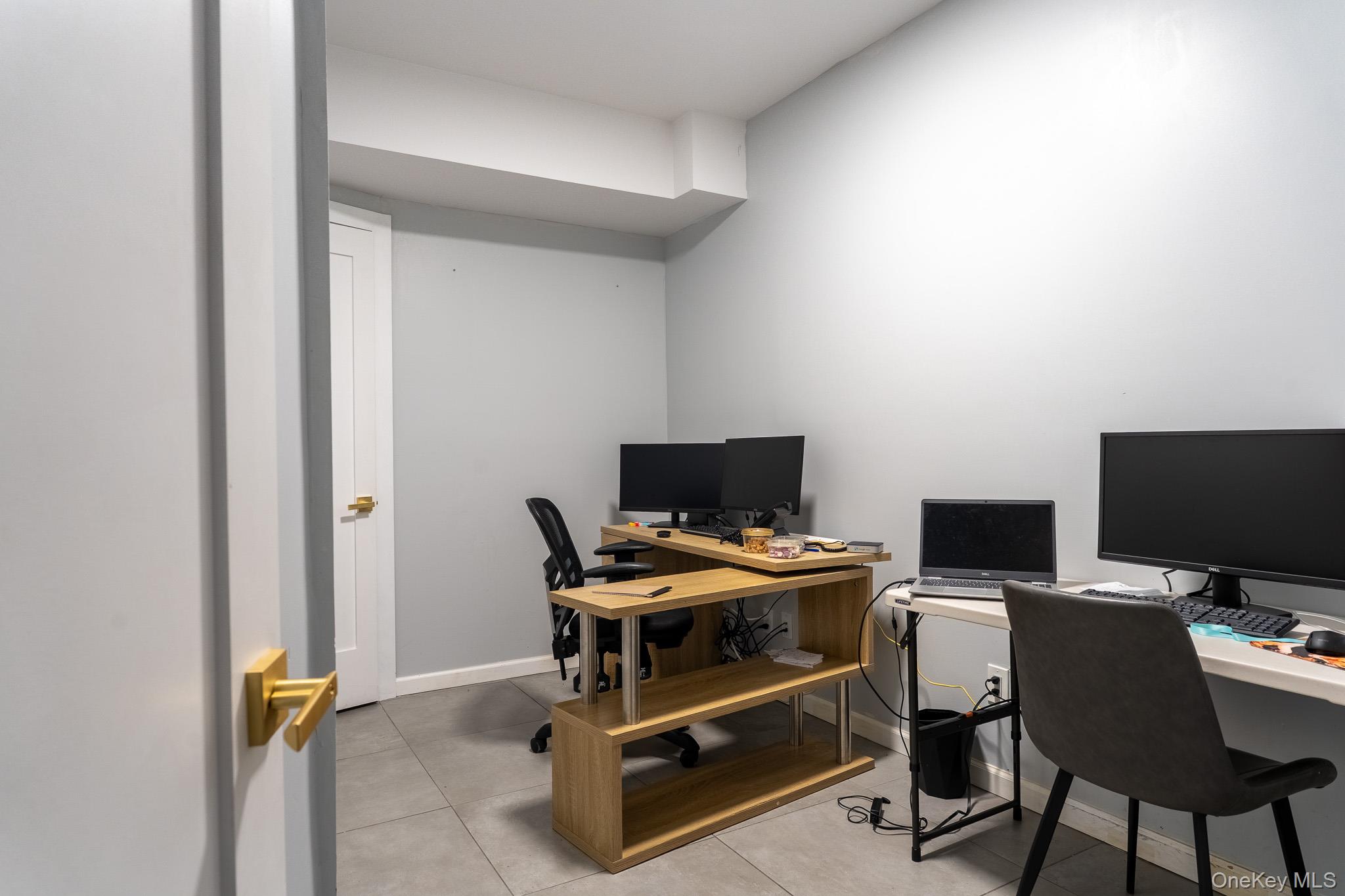 18 Twin Avenue, Unit 304 photo 32
