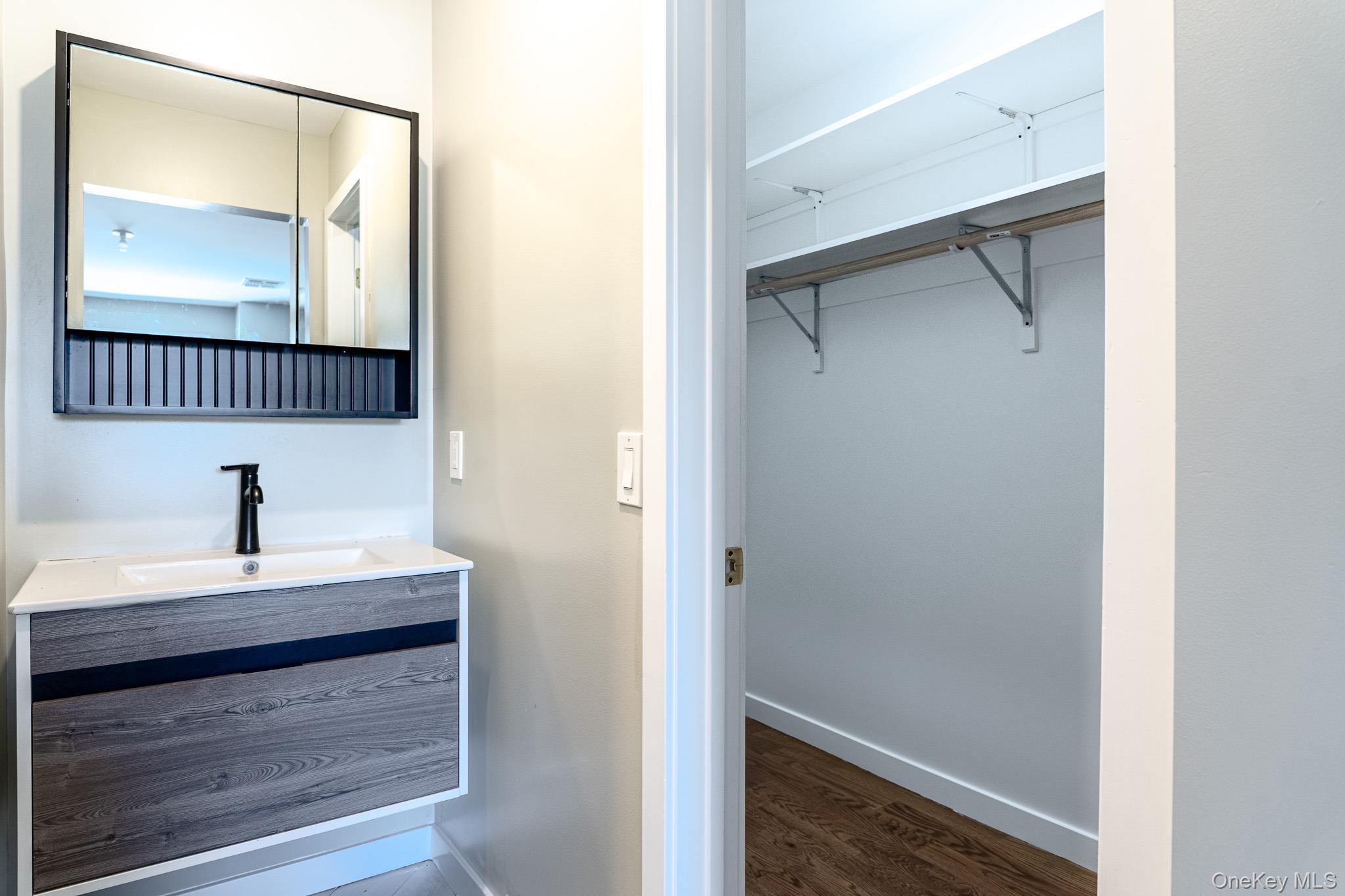 18 Twin Avenue, Unit 304 photo 17