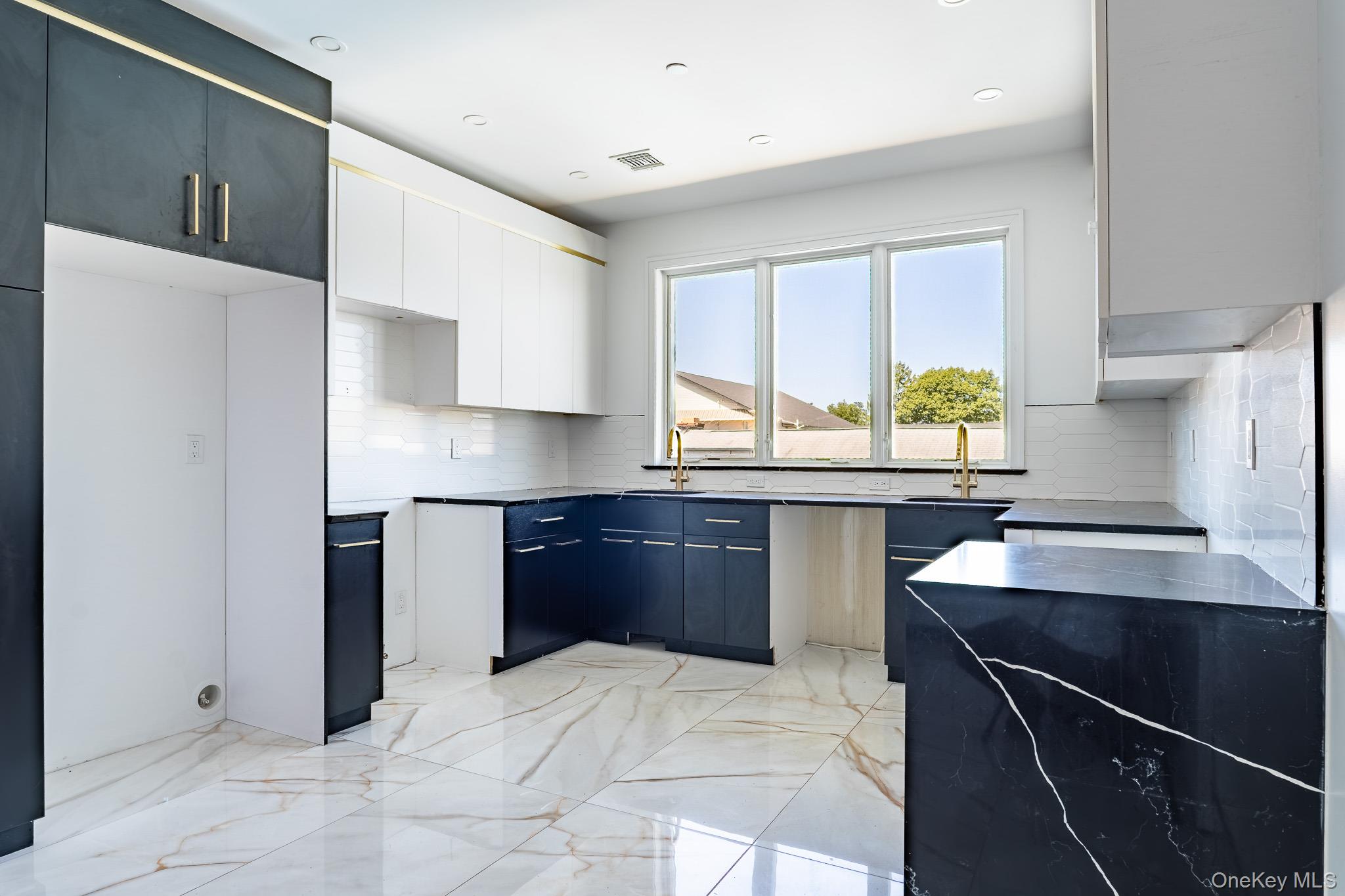 18 Twin Avenue, Unit 304 photo 12