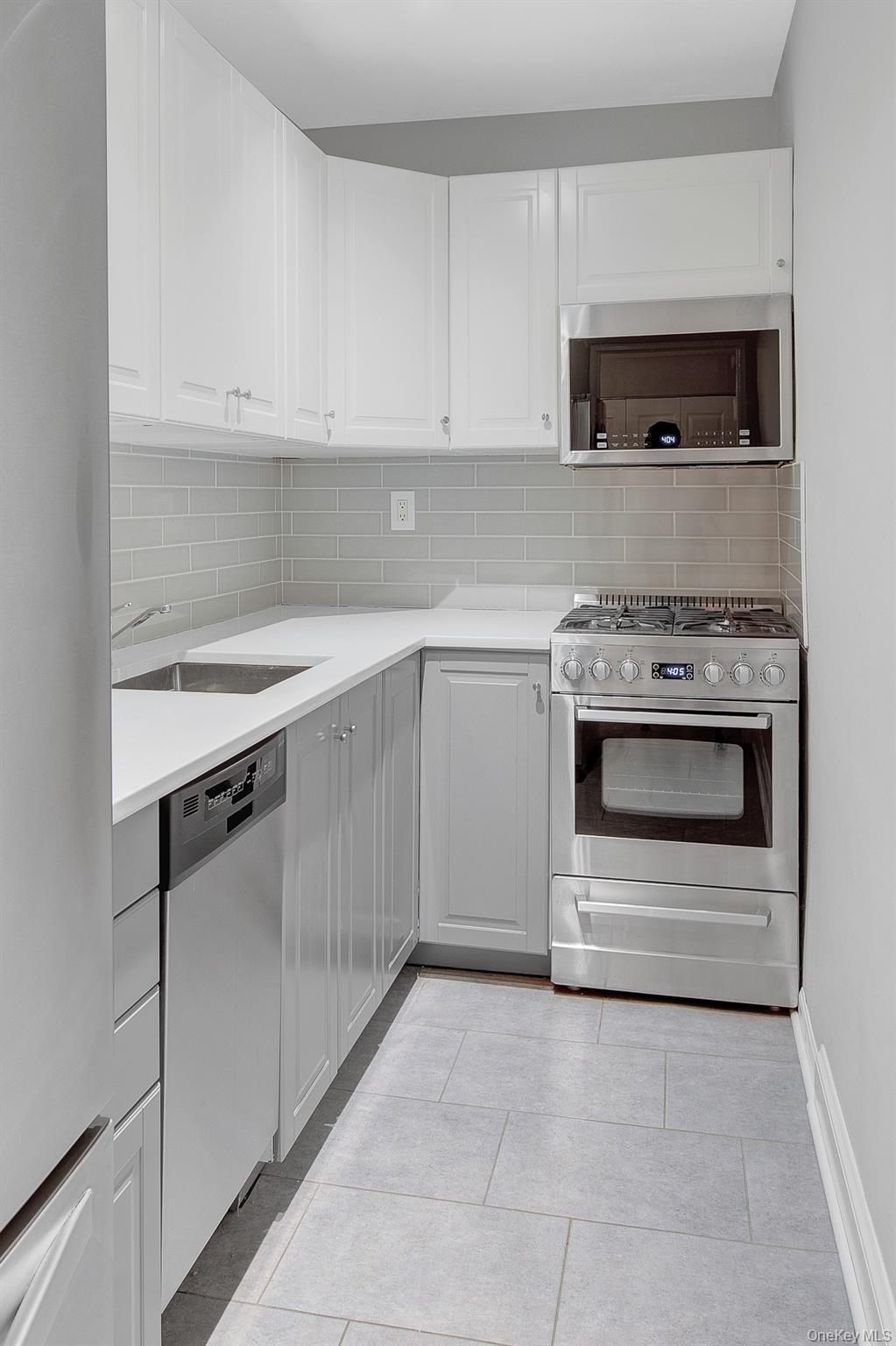 54-40 Little Neck Parkway, Unit 6M photo 9