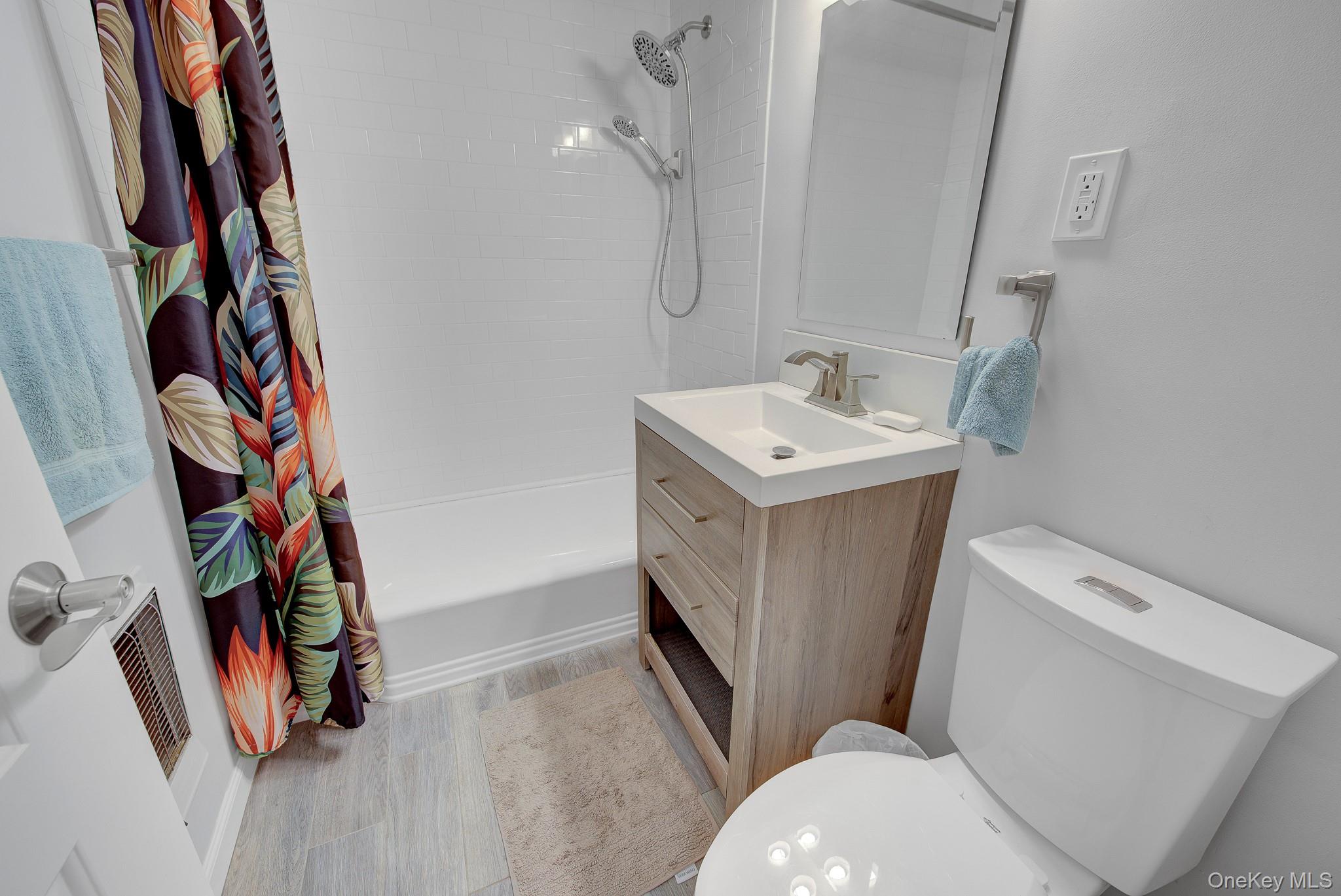 54-40 Little Neck Parkway, Unit 6M photo 11