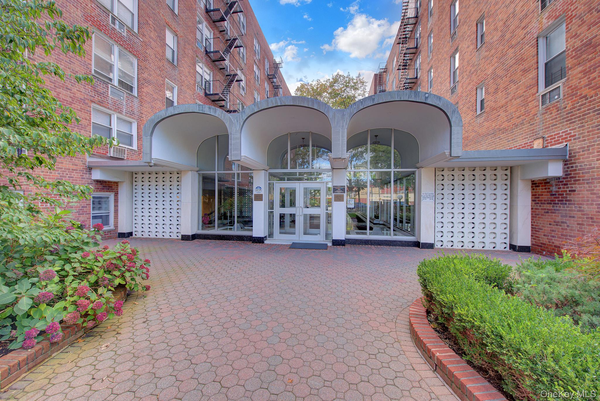 54-40 Little Neck Parkway, Unit 6M photo 3