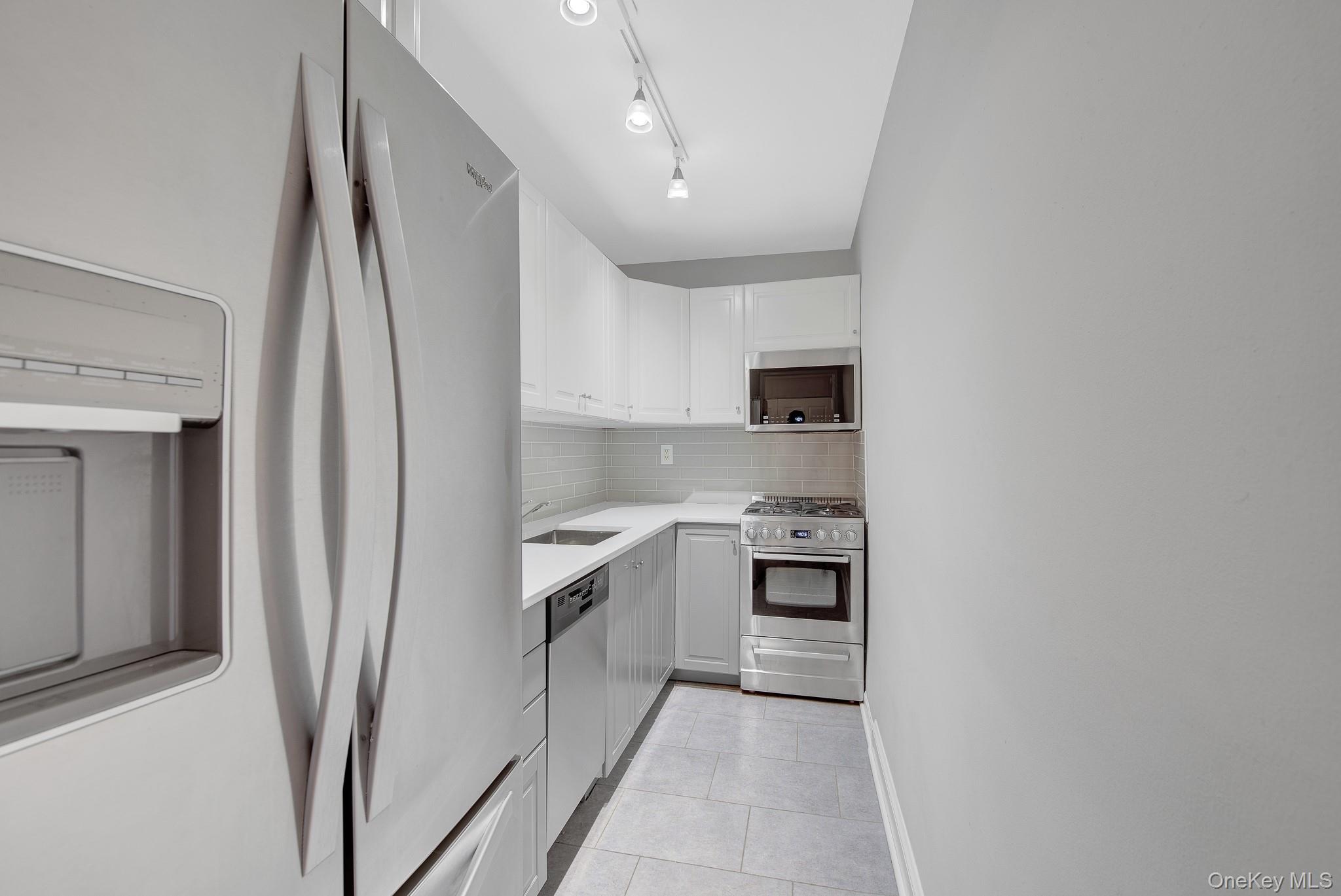 54-40 Little Neck Parkway, Unit 6M photo 8