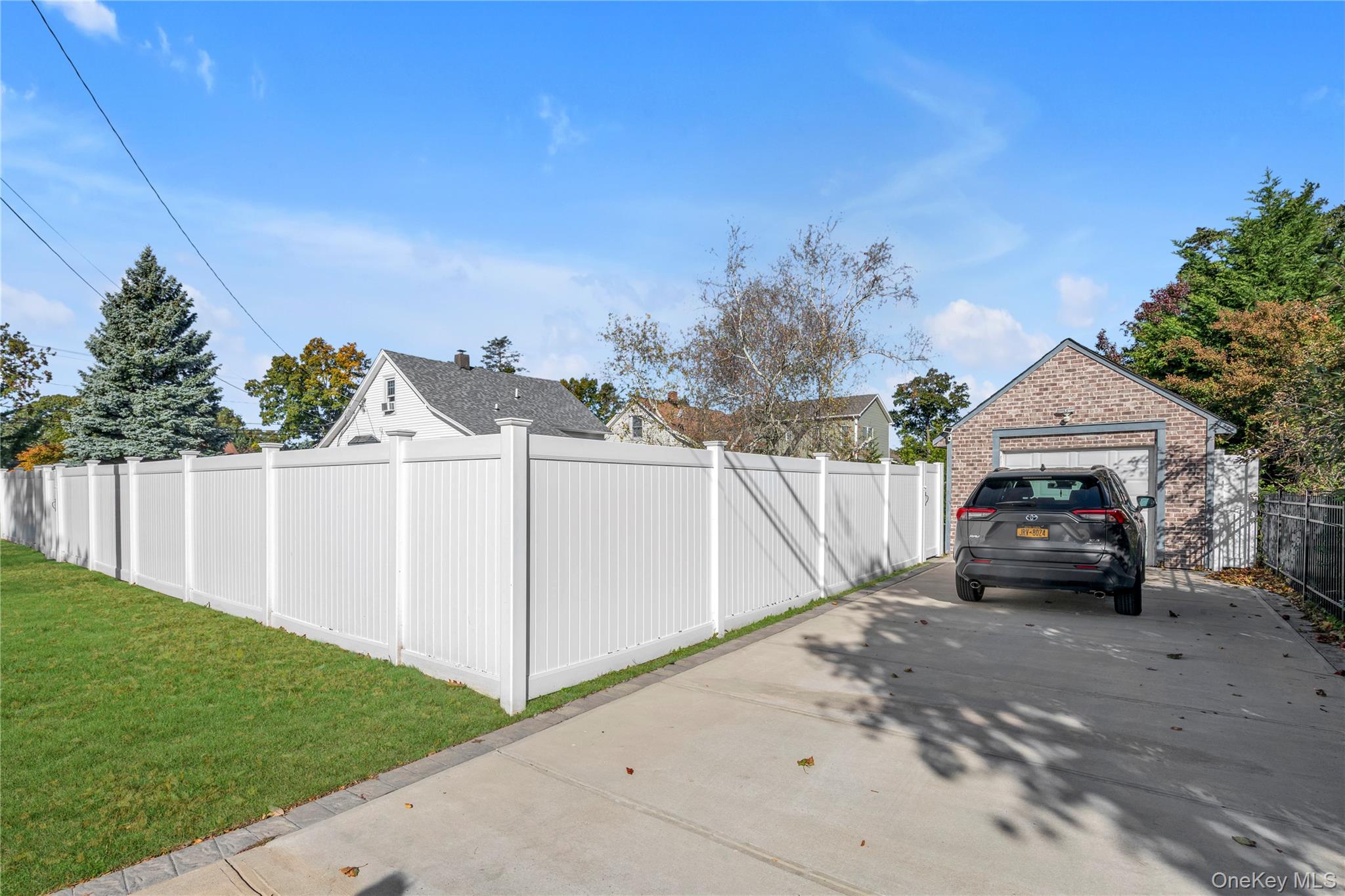 85 Ferndale Boulevard – For Sale photo 3