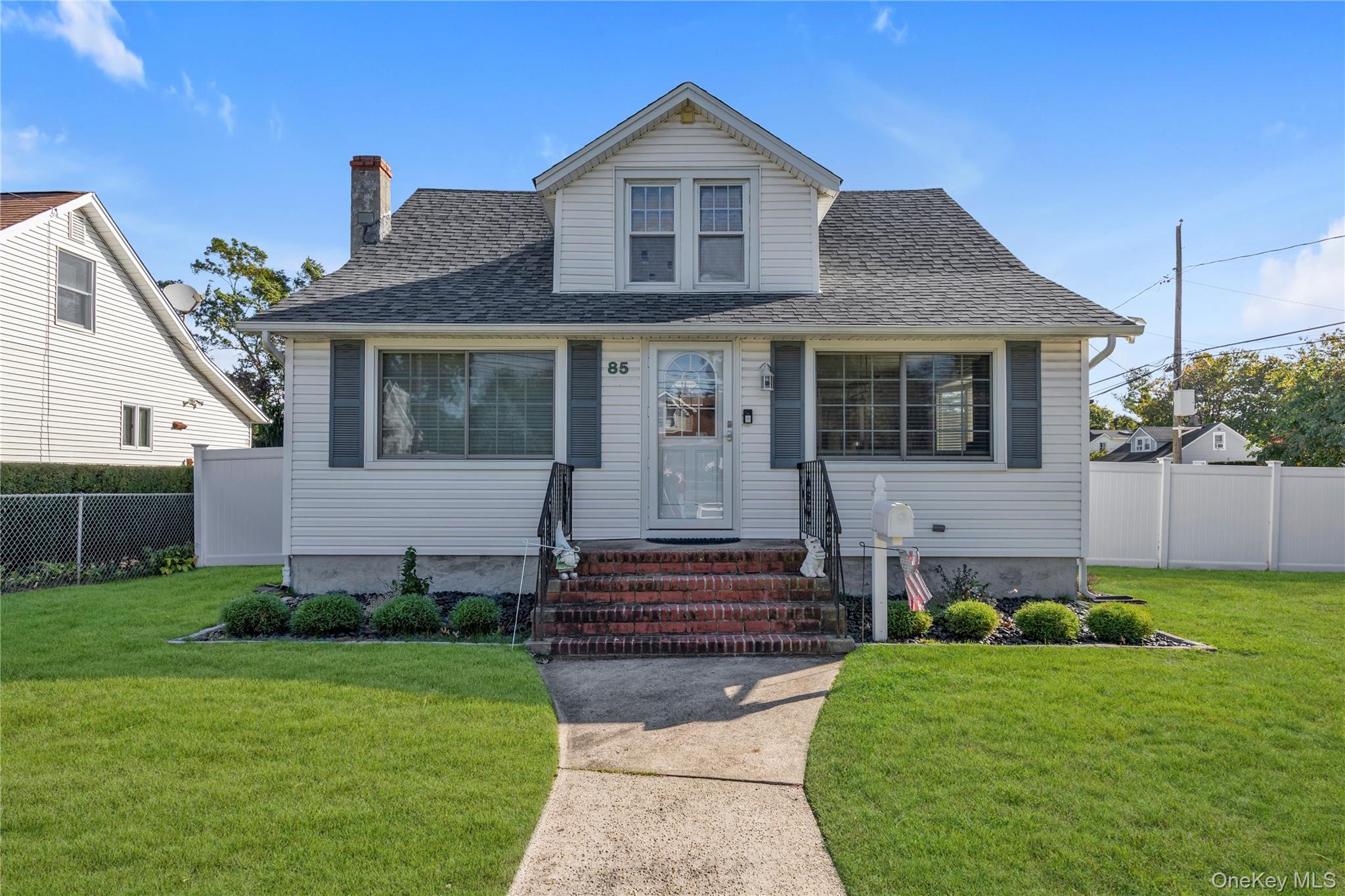 85 Ferndale Boulevard – For Sale