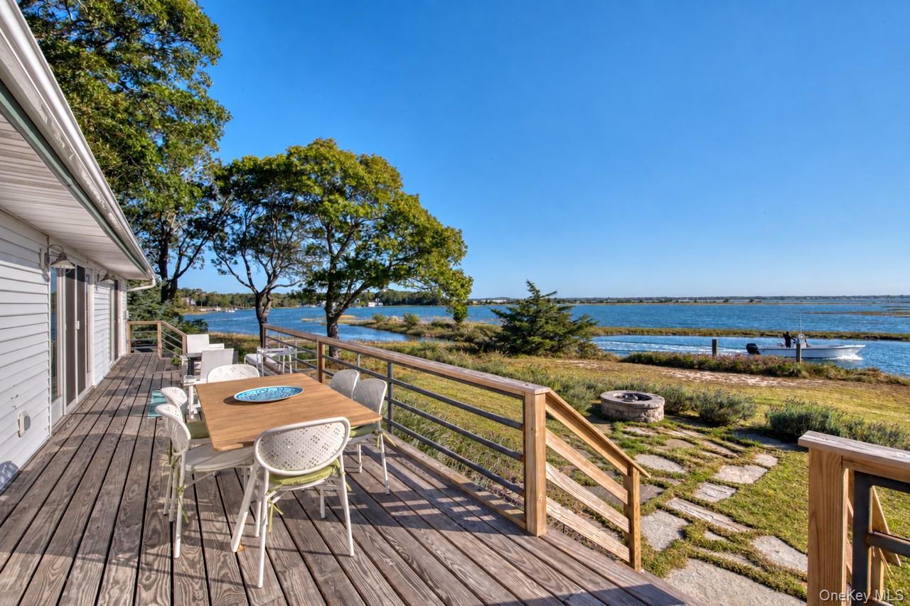 1455 Cedar Point Drive E – For Sale