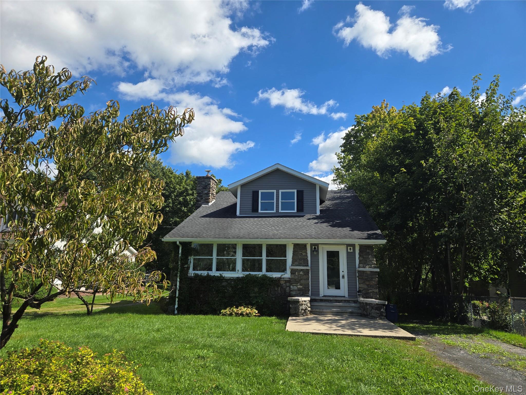 300 Lakeside Road – For Sale