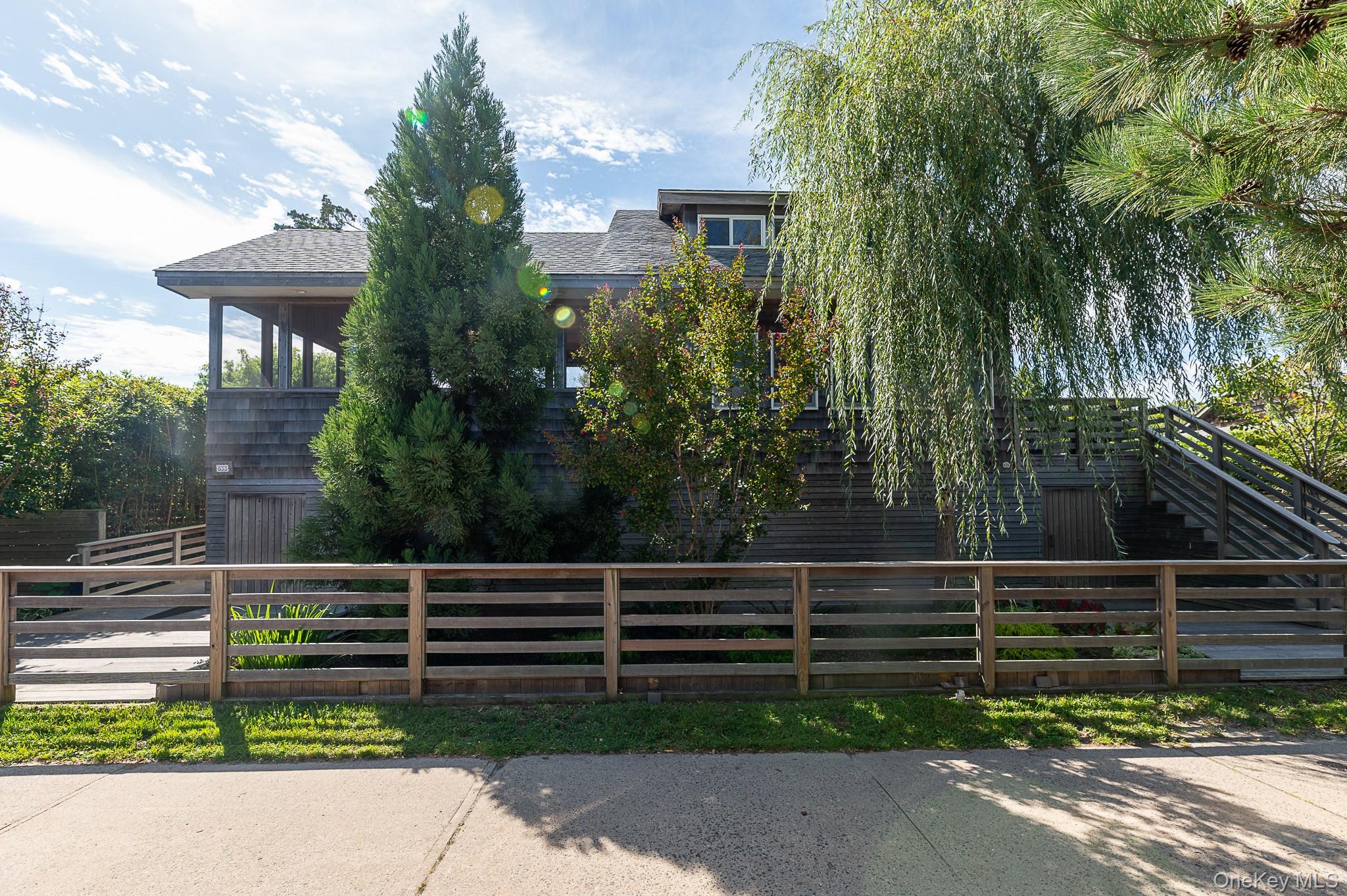833 Evergreen Walk – For Sale