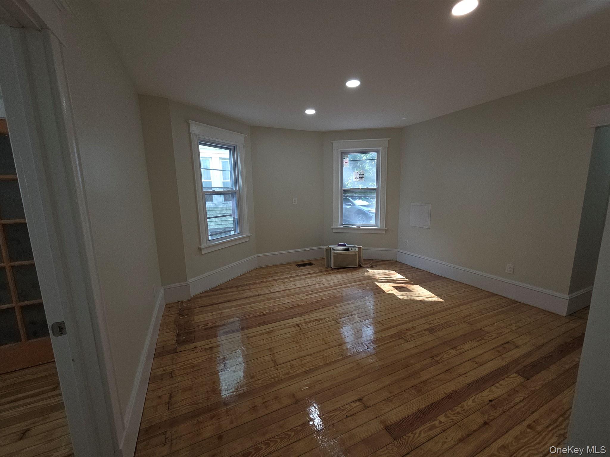 16 Gray Street – For Rent photo 2