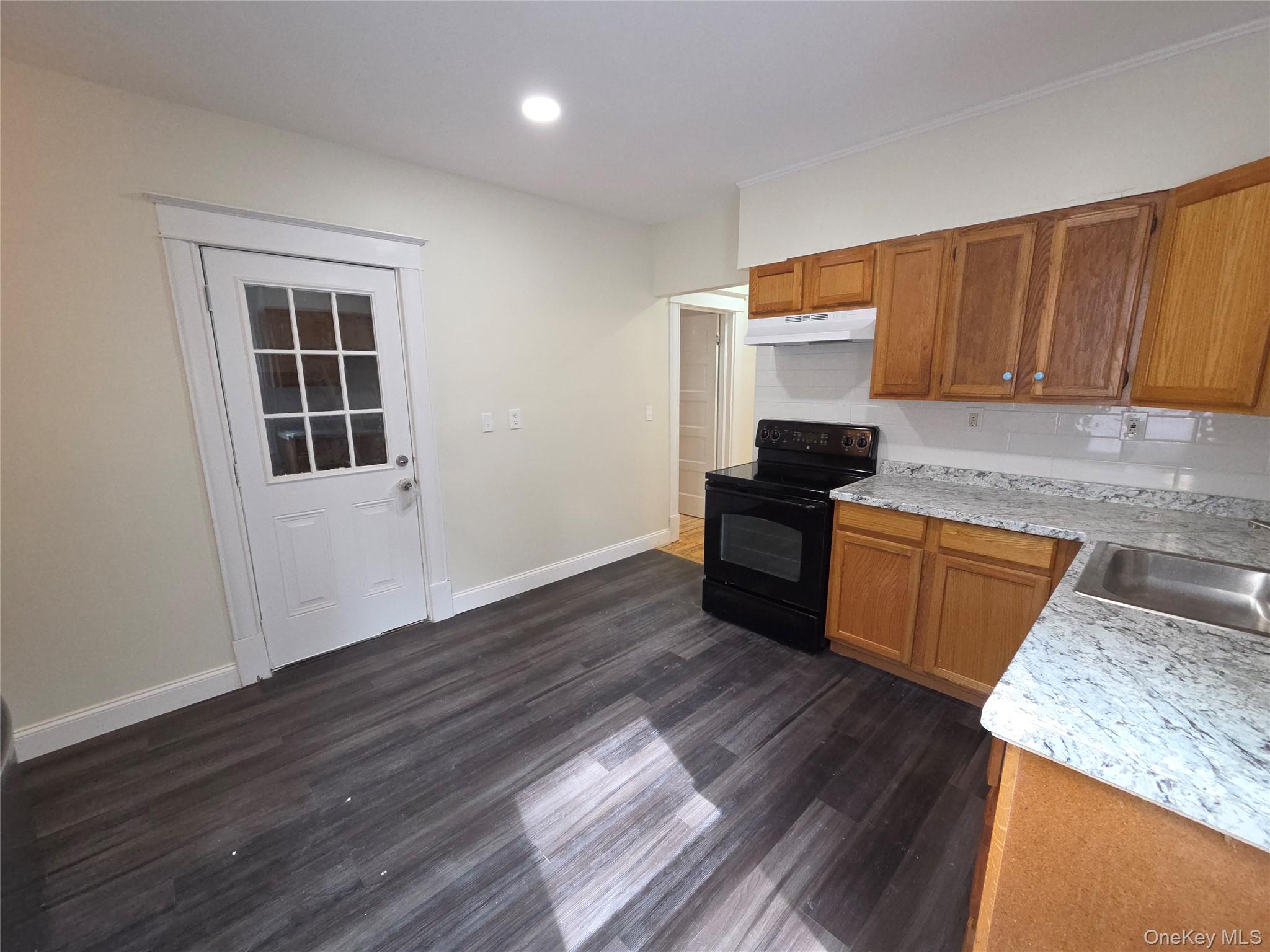 16 Gray Street – For Rent photo 4