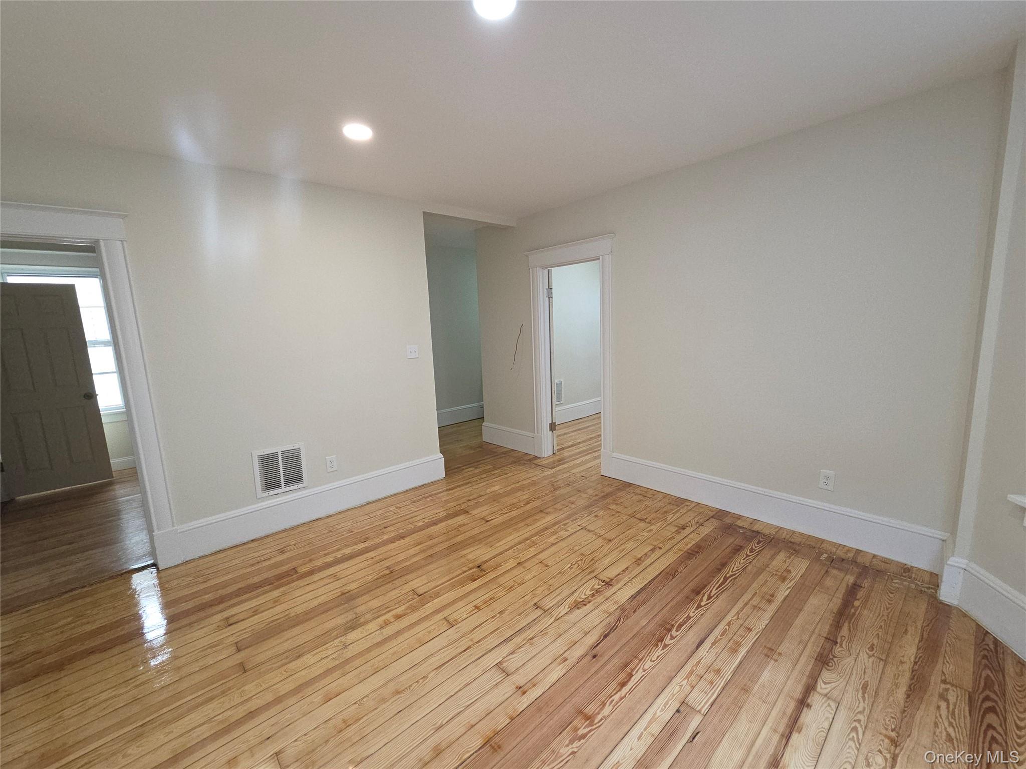 16 Gray Street – For Rent photo 3