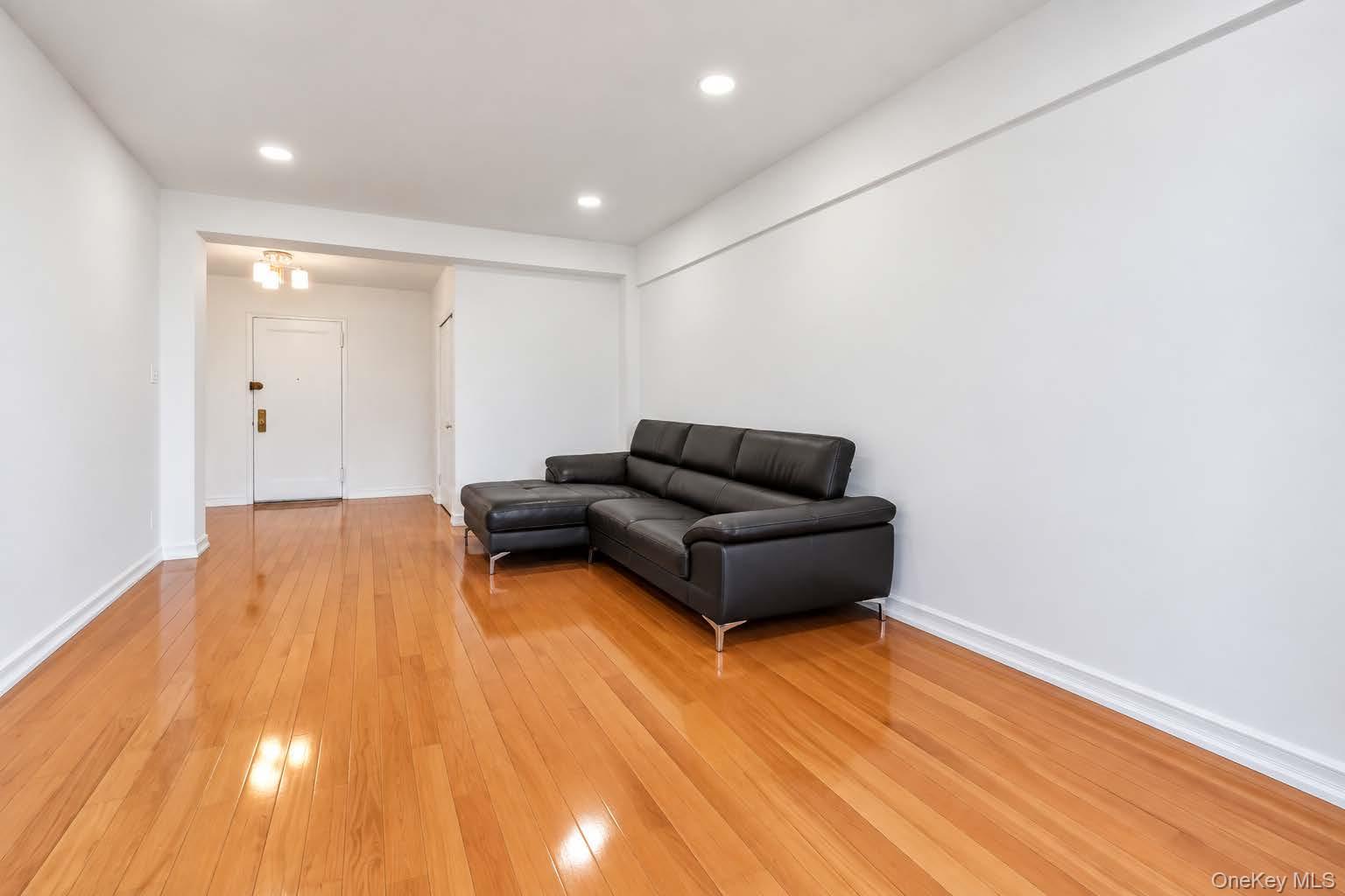 140-08 28th Road, Unit 5F photo 2