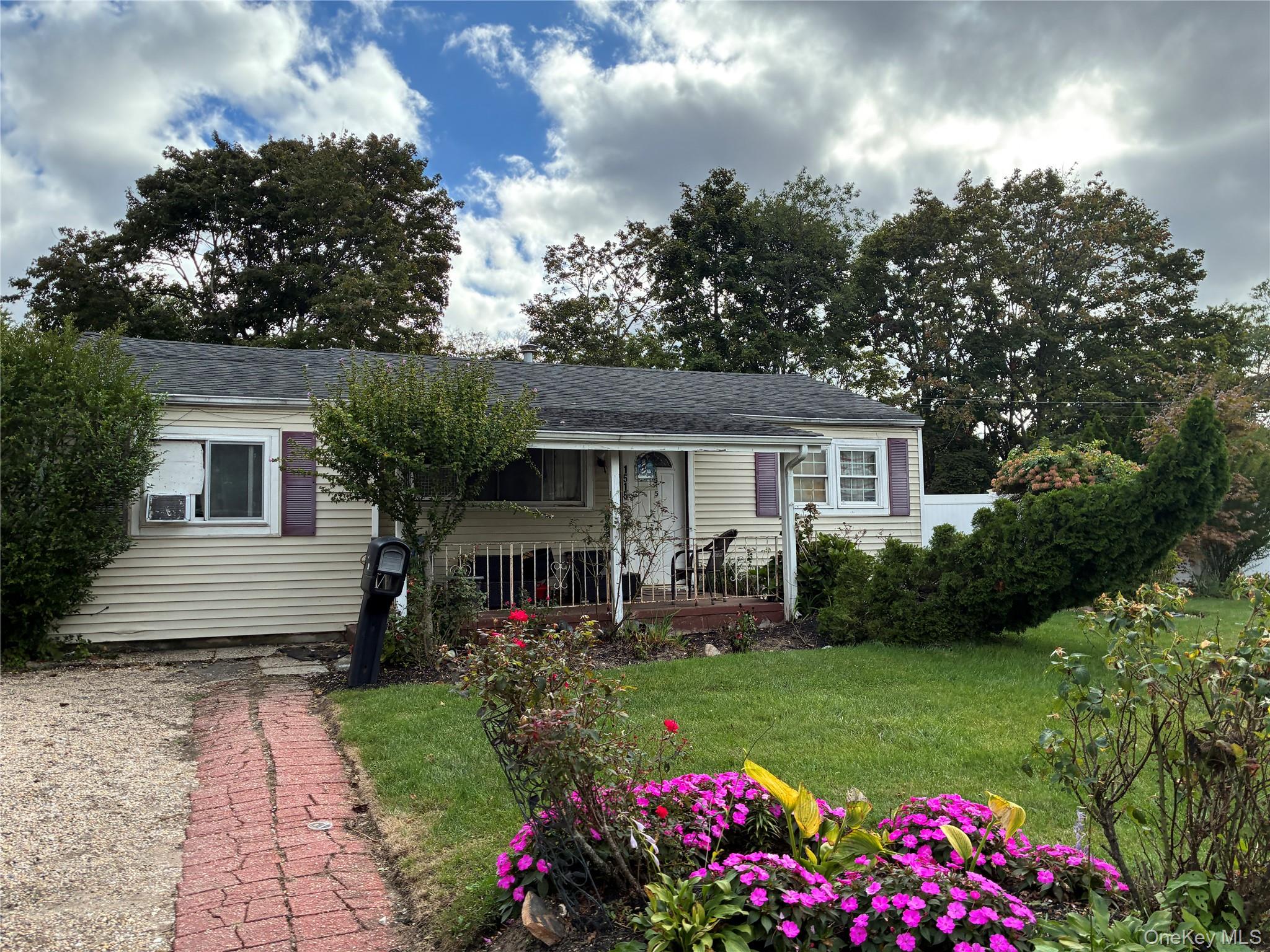 1515 Emkay Street – For Sale