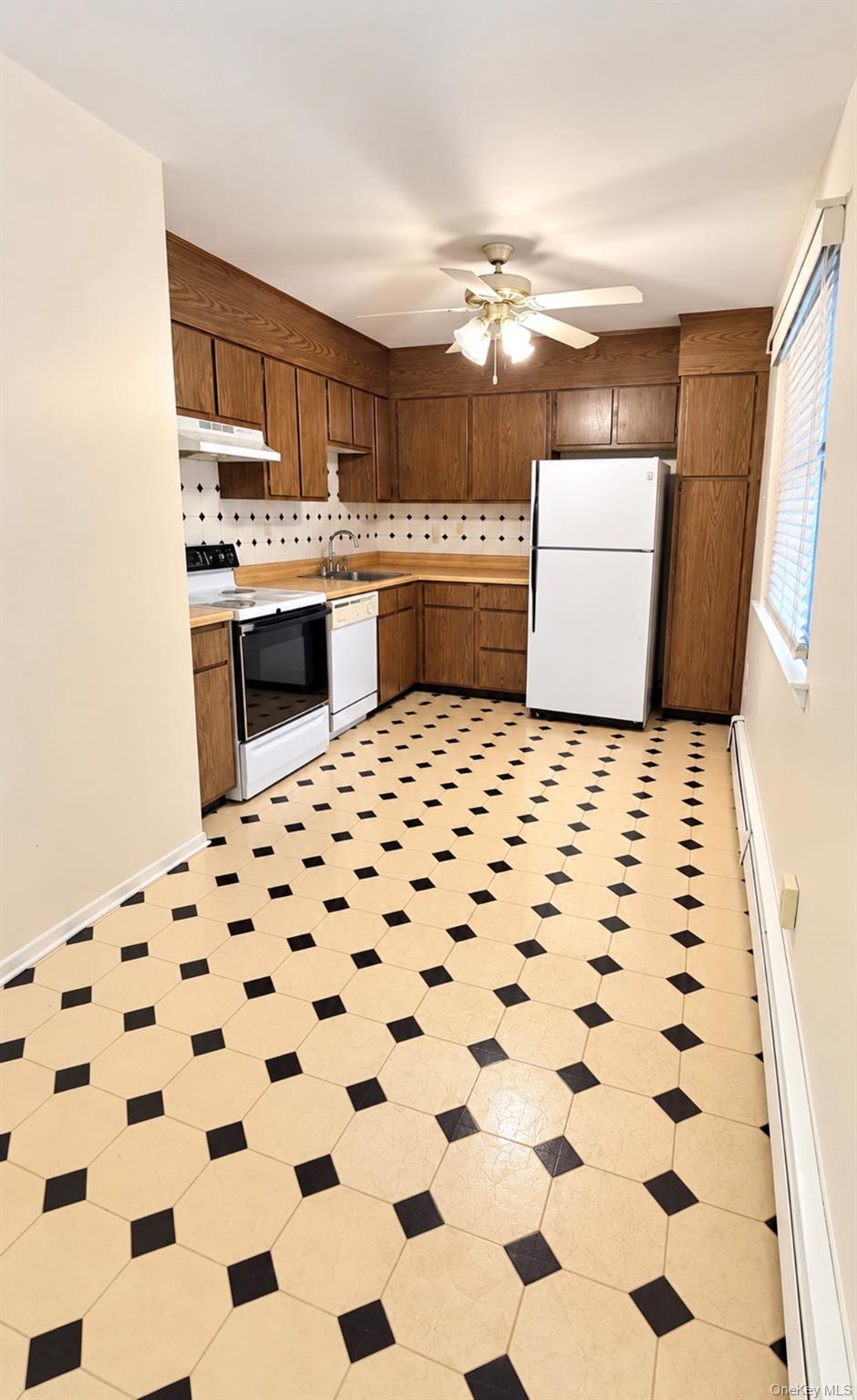 1840 Crompond Road, Unit 2-C3 photo 4