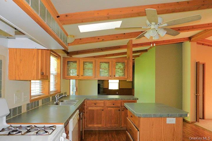 1566 Albany Post Road – For Sale photo 4