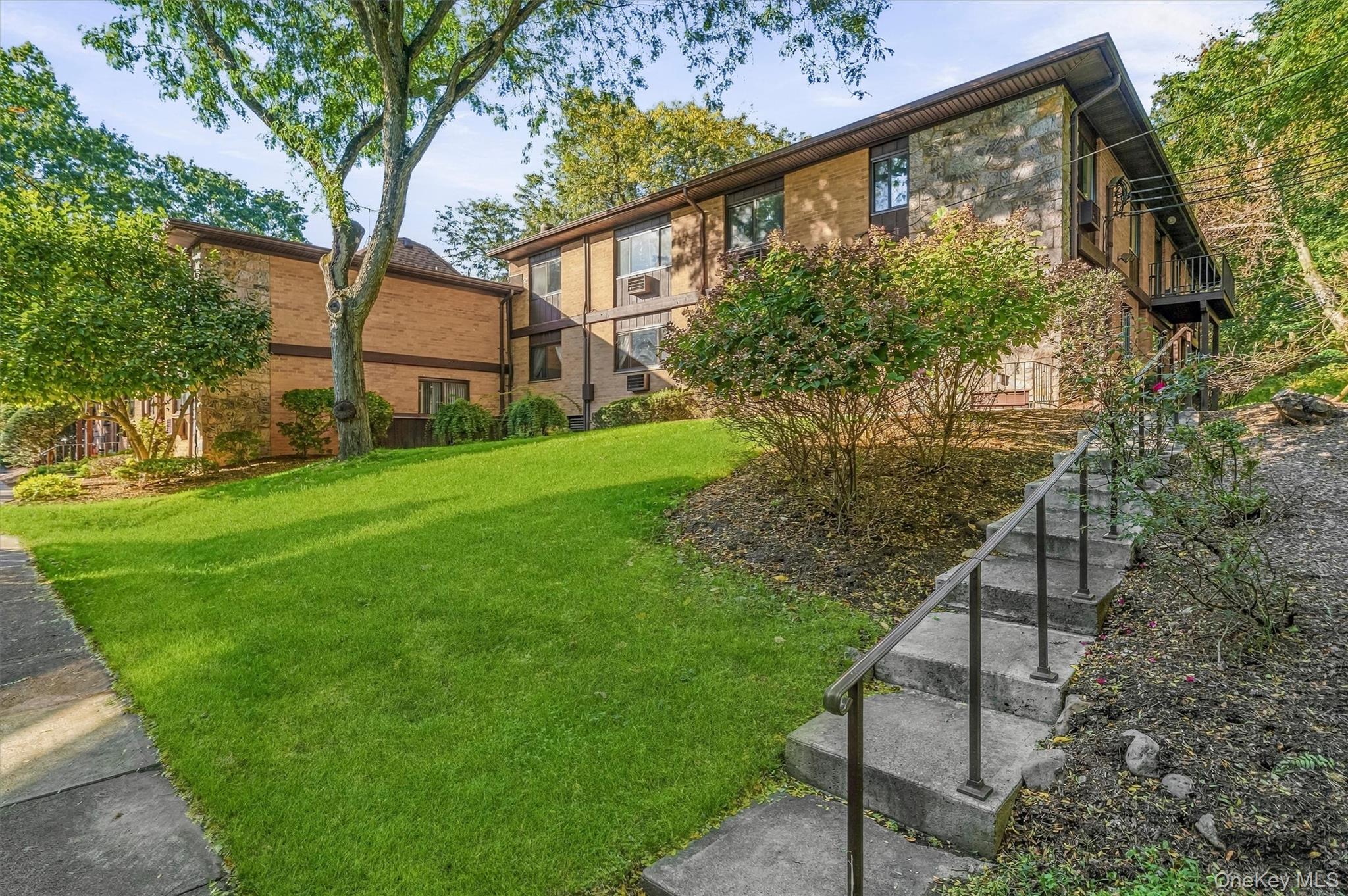 5 W Lawrence Park Drive, Unit 11 photo 3