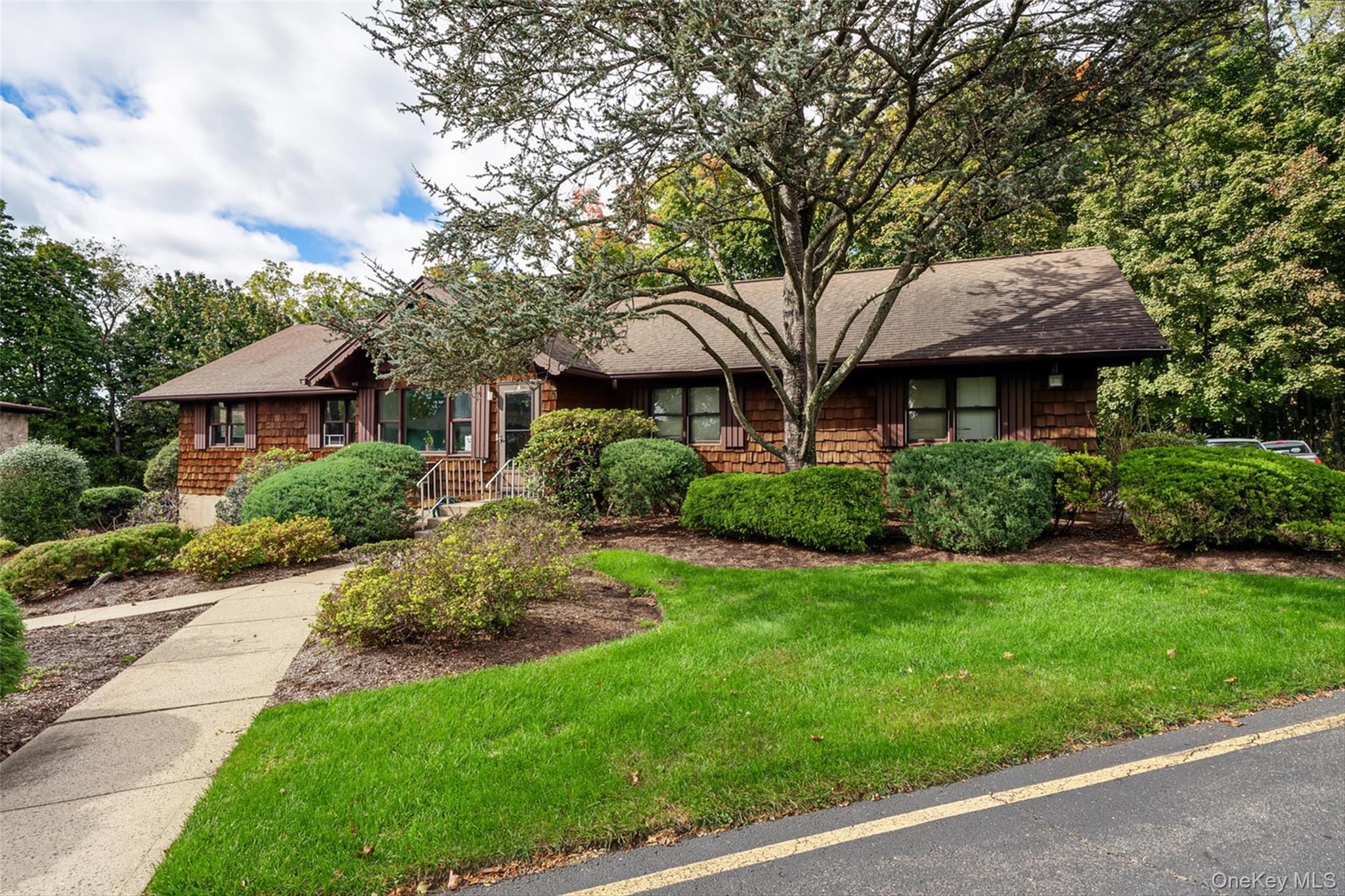 5 W Lawrence Park Drive, Unit 11