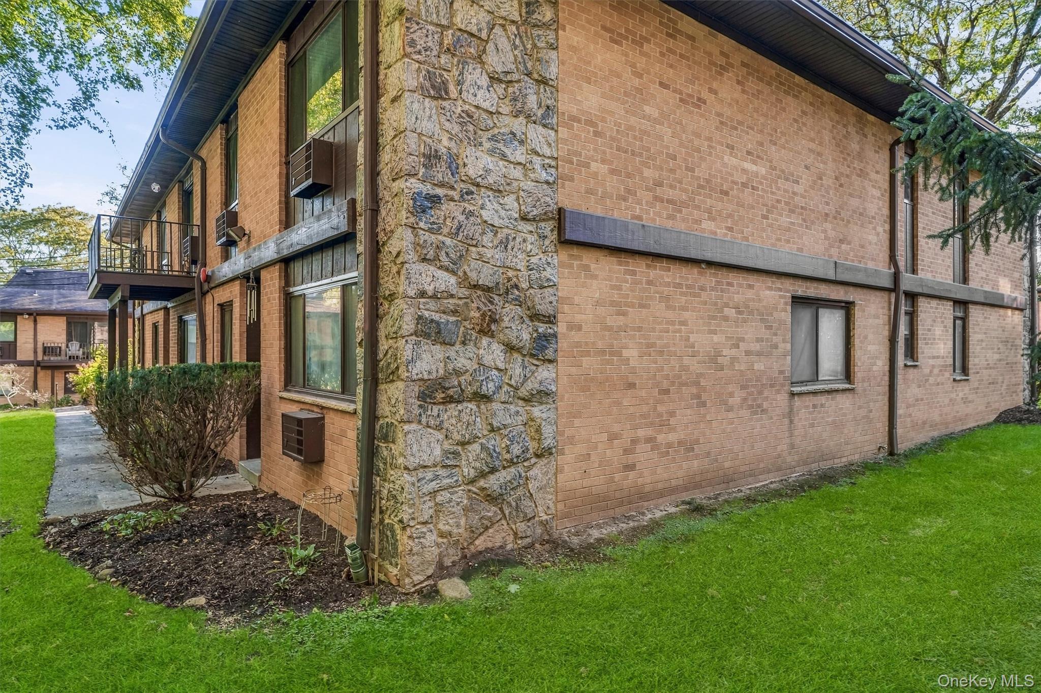 5 W Lawrence Park Drive, Unit 11 photo 6