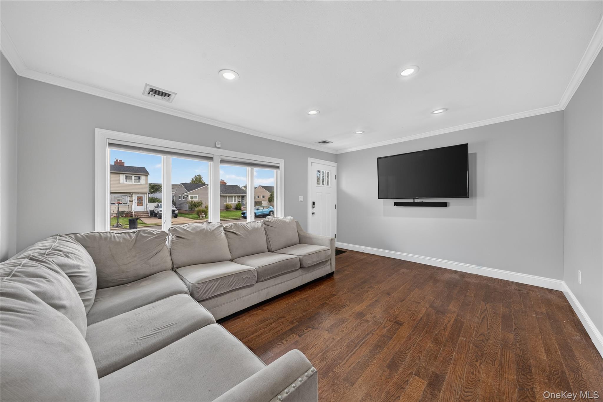 33 Hubbard Avenue – For Sale photo 2