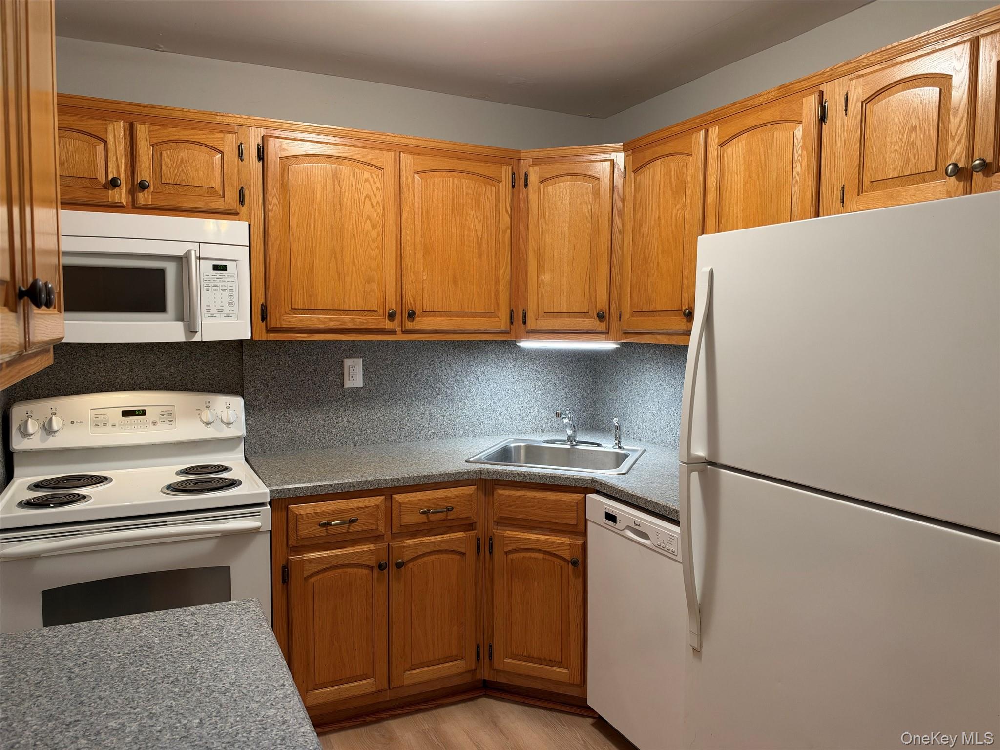 405 D Woodbridge Drive, Unit D photo 5