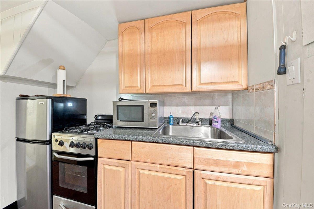 1912 Hone Avenue – For Sale photo 17