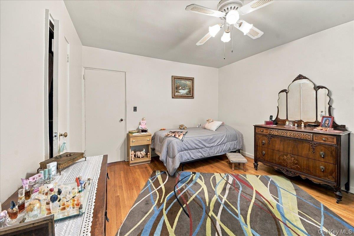 1912 Hone Avenue – For Sale photo 3
