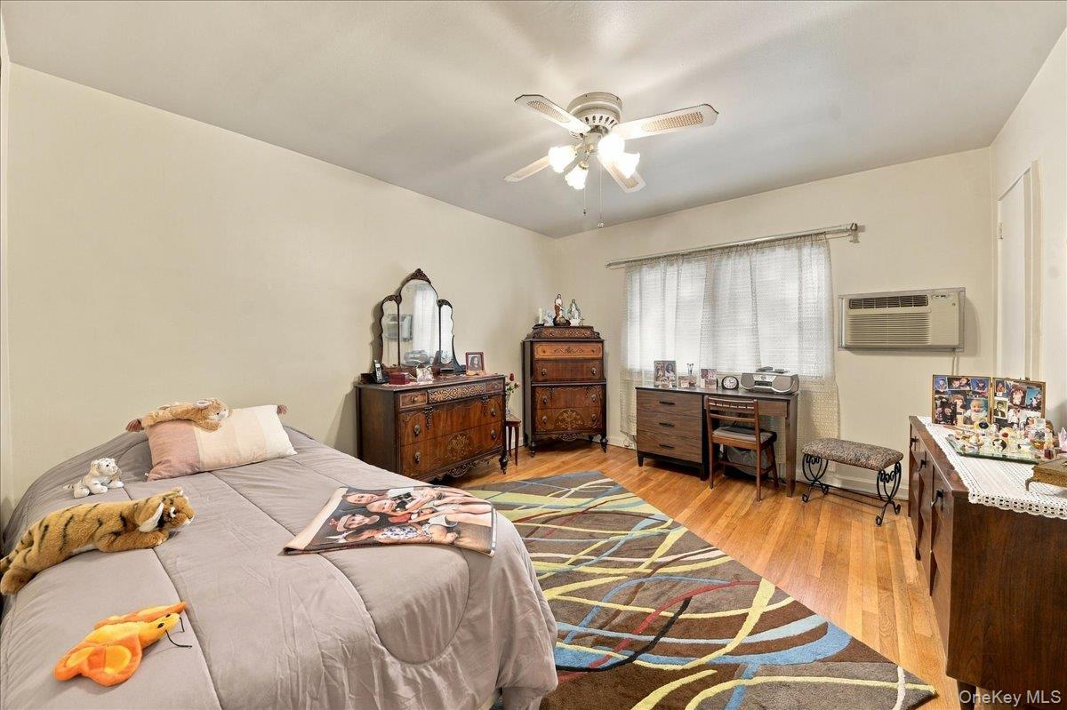 1912 Hone Avenue – For Sale photo 2