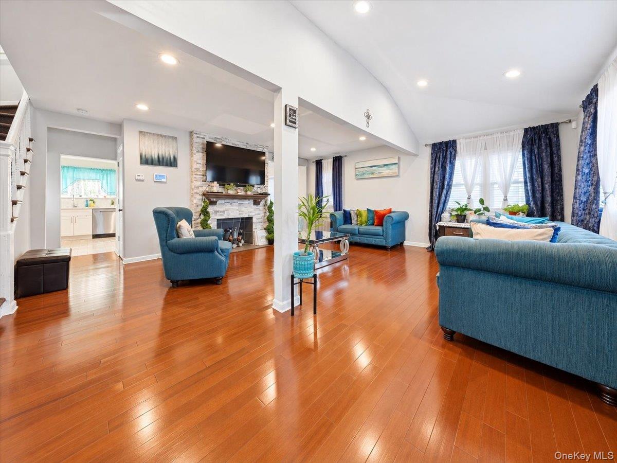 8 Frazier Street – For Sale photo 2