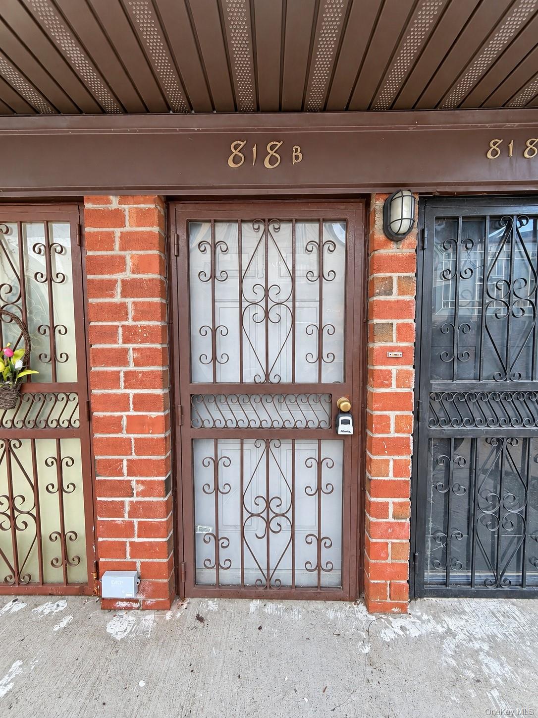 818 Trinity Avenue, Unit B photo 2