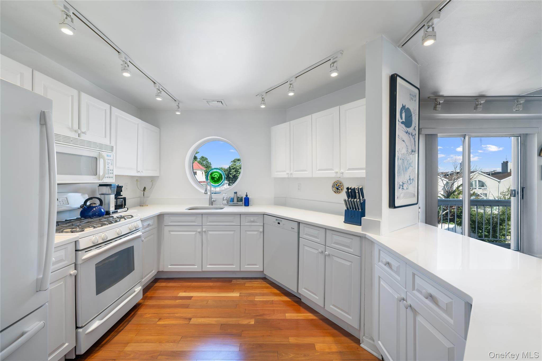 190 Schofield Street, Unit 3A photo 6