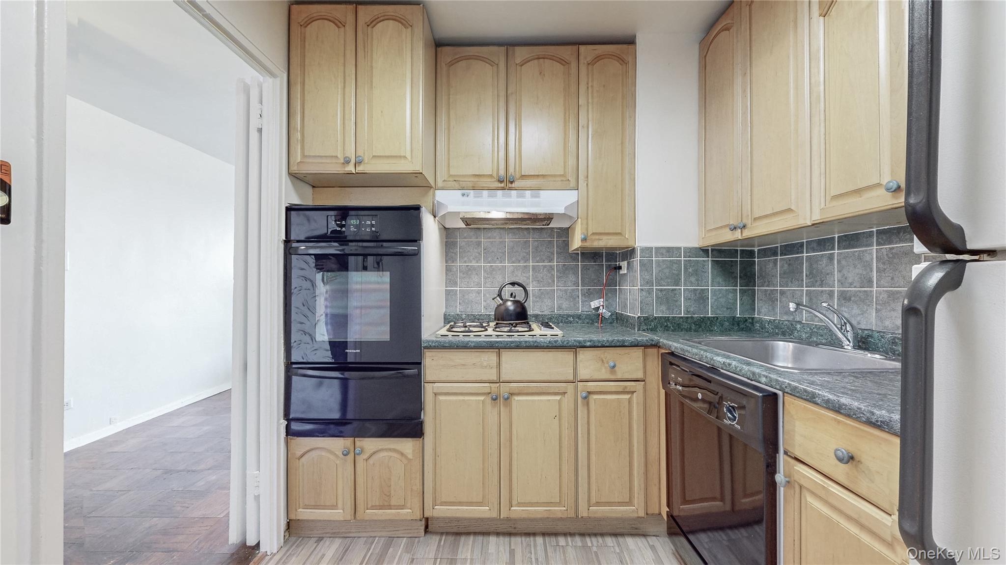6120 Grand Central Parkway, Unit A704 photo 7