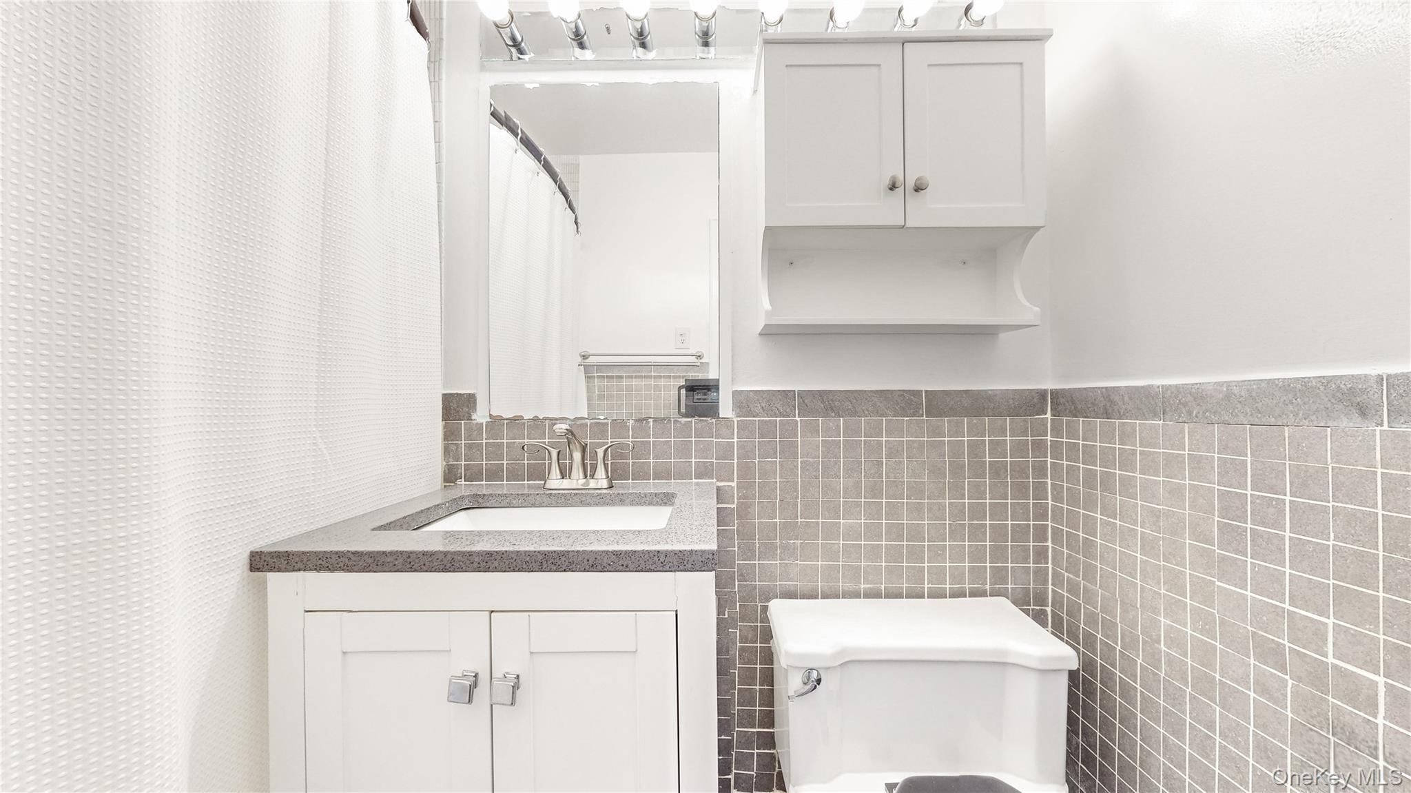 6120 Grand Central Parkway, Unit A704 photo 11