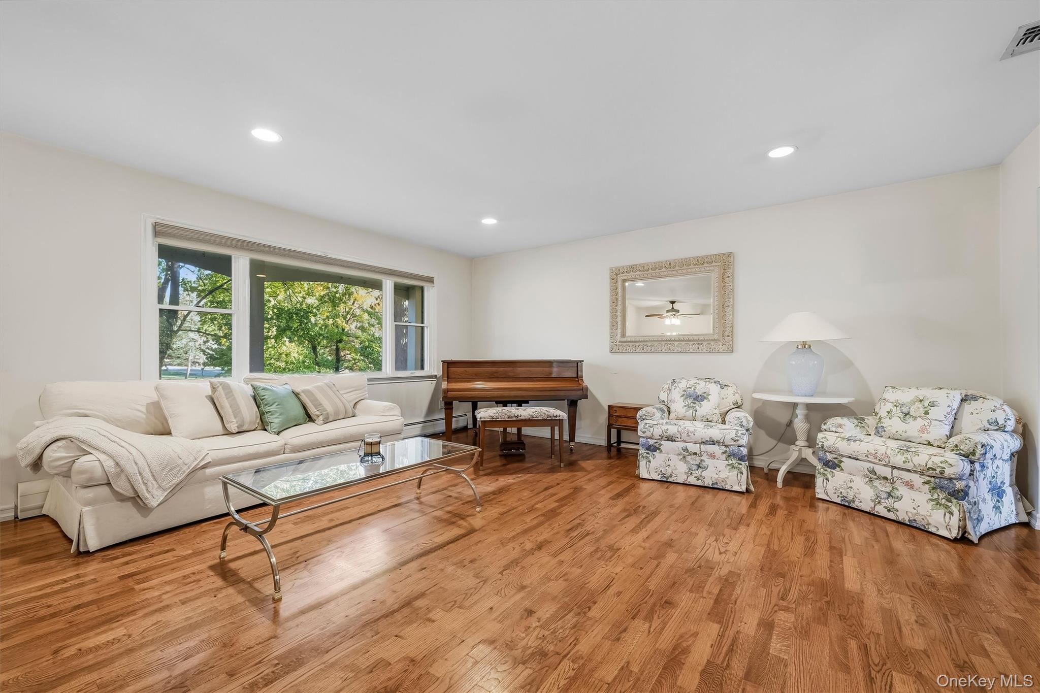 4 Hampshire Court – For Sale photo 4